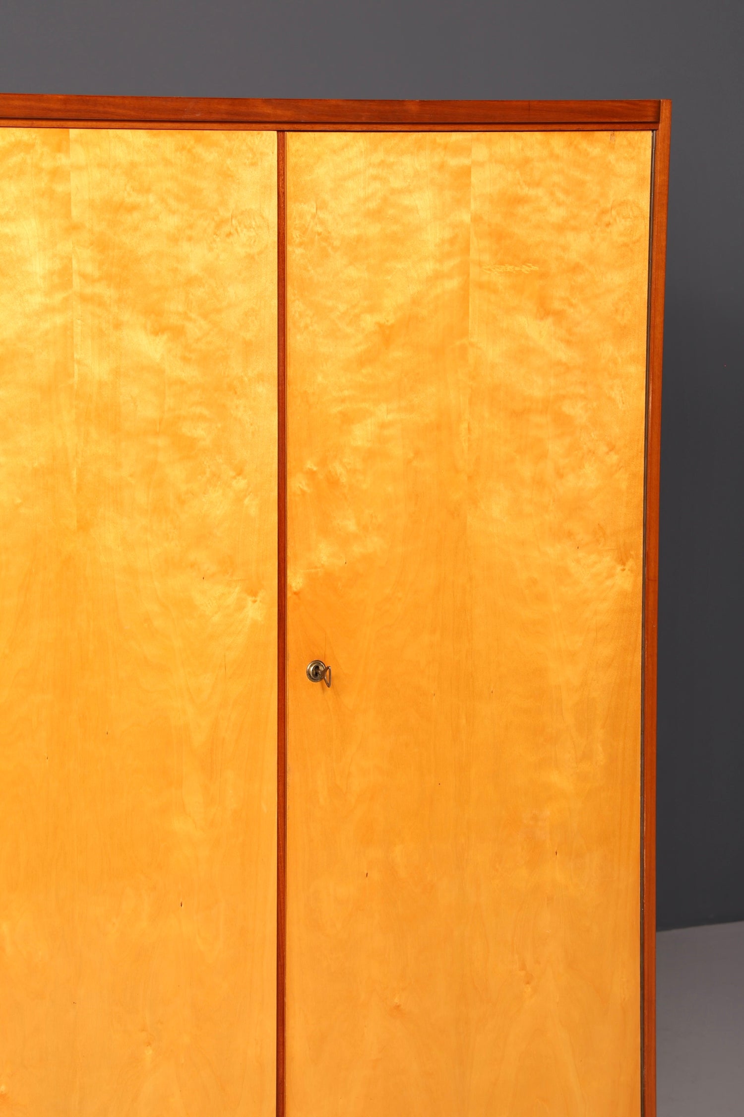 Traumhafter Mid Century Kleiderschrank Vintage Schrank Retro Wäscheschrank Dielenschrank Schlafzimmer
