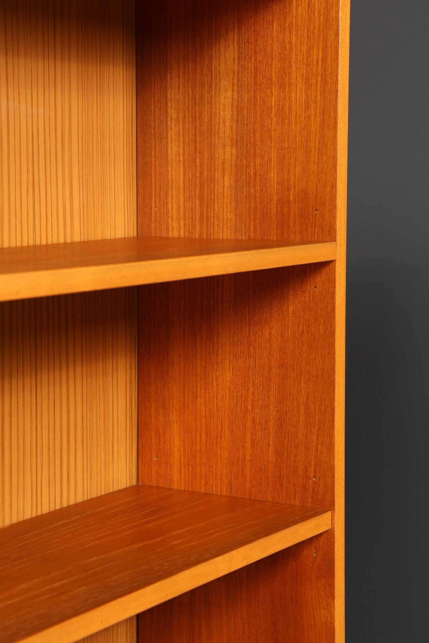 Schlichtes Mid Century Bücherregal Danish Design Schrank Retro Kommode &quot;Made in Denmark&quot; Schiebetür Regal Vintage 2 von 2