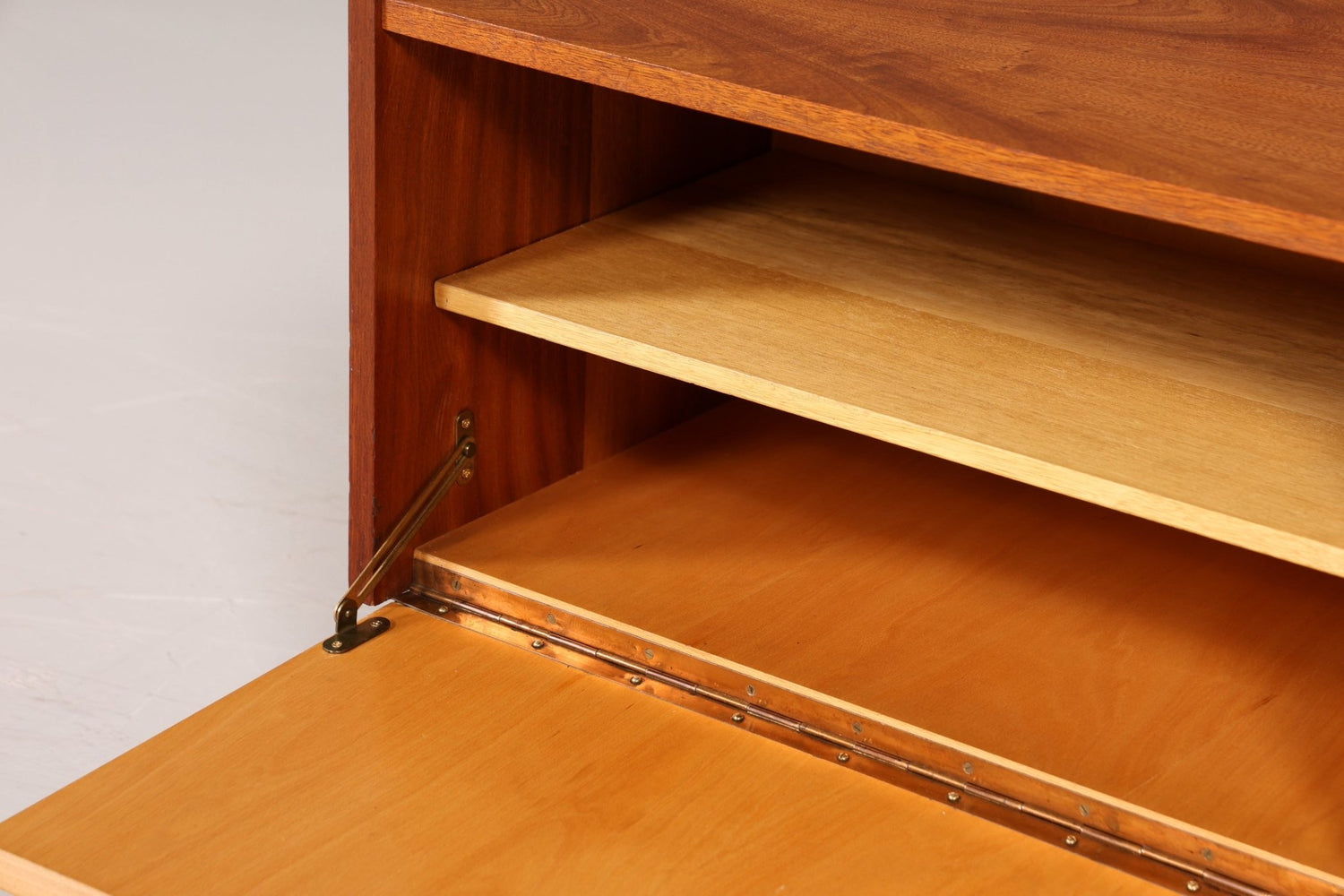 Traumhaftes Mid Century Sideboard Vintage TV Kommode 60s Schrank Flurkommode Klappschrank