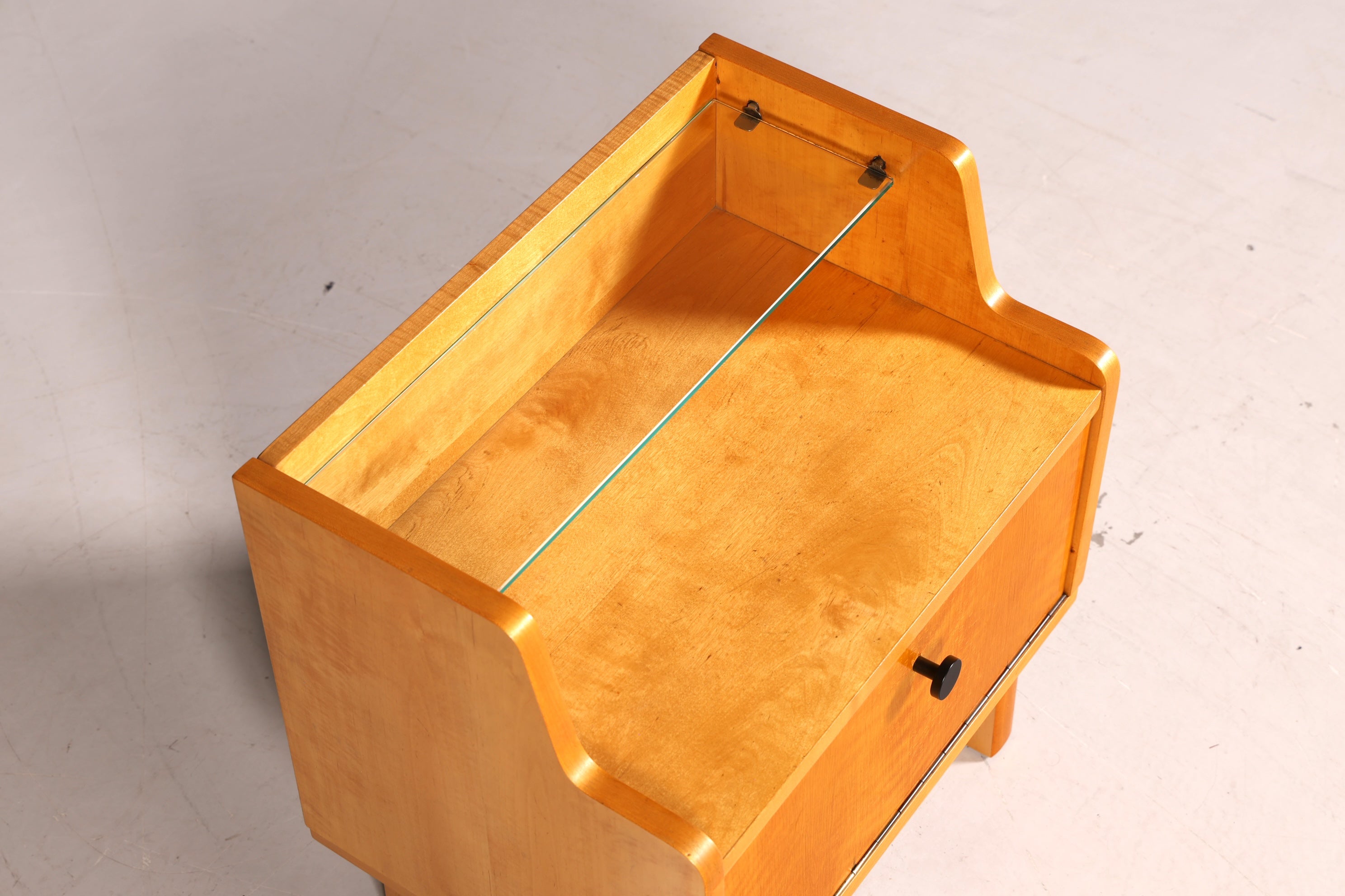 Schlichte Mid Century Kommode Vintage Klappschränkchen Danish Design Nachttisch 2 von 2