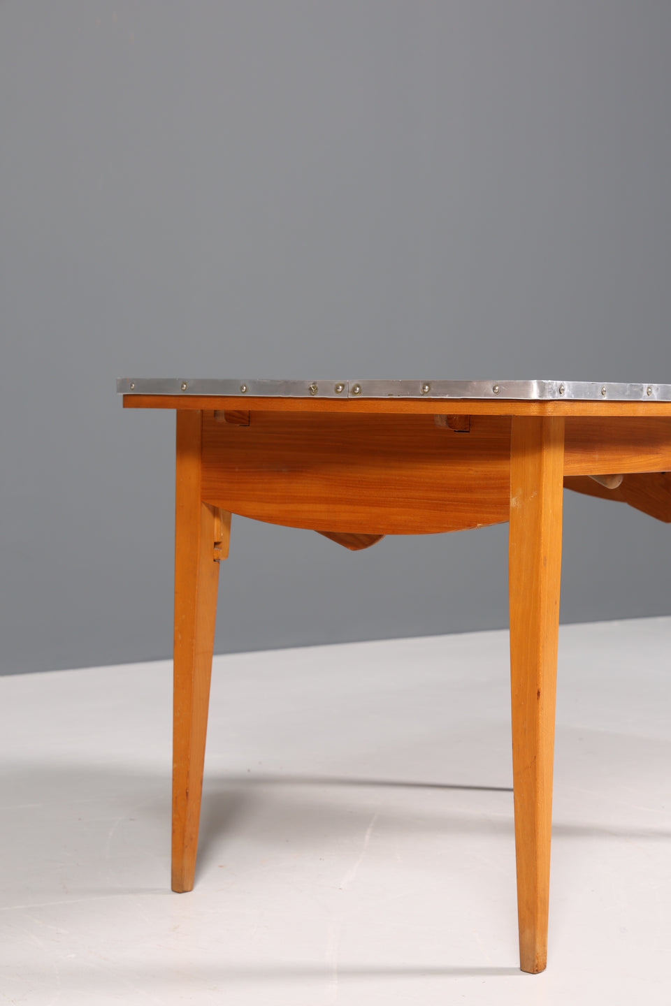 Schlichter Mid Century Esstisch ausziehbarer Vintage Tisch Retro Küchentisch