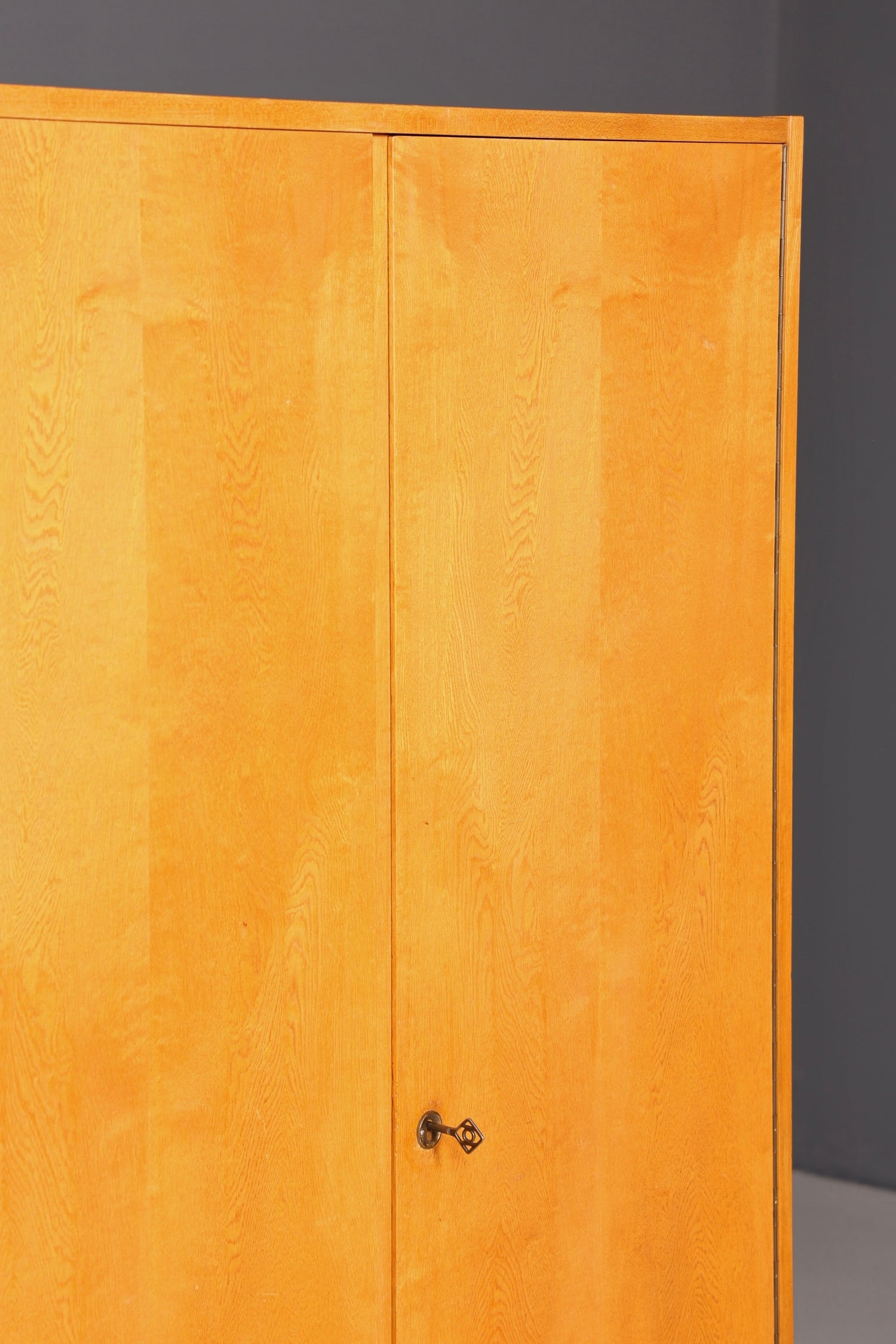 Traumhafter Original Hellerau Kleiderschrank Mid Century Vintage Schrank Retro Wäscheschrank Dielenschrank
