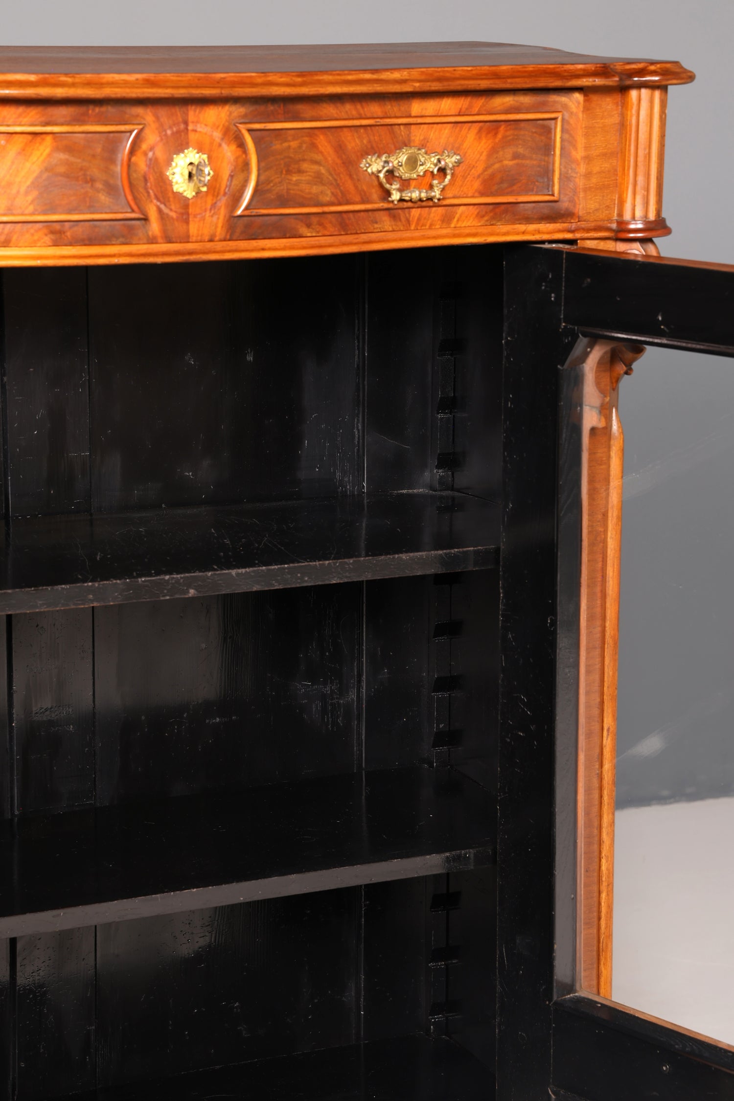 G322 Finish Edler Gründerzeit Vitrine um 1880 Schrank Antik Jugendstil Nussbaum Bücherregal (Kopie)