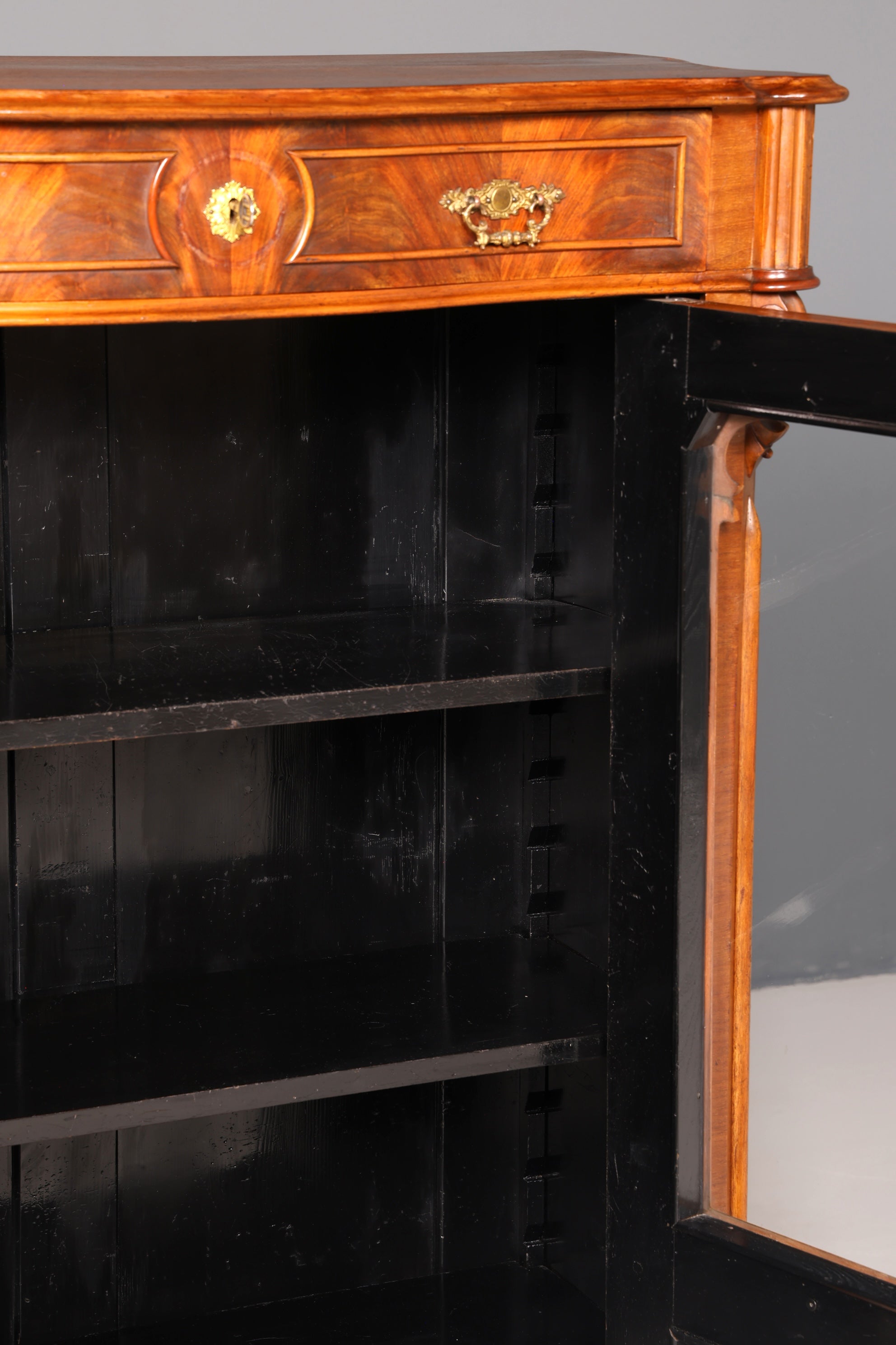 G322 Finish Edler Gründerzeit Vitrine um 1880 Schrank Antik Jugendstil Nussbaum Bücherregal (Kopie)