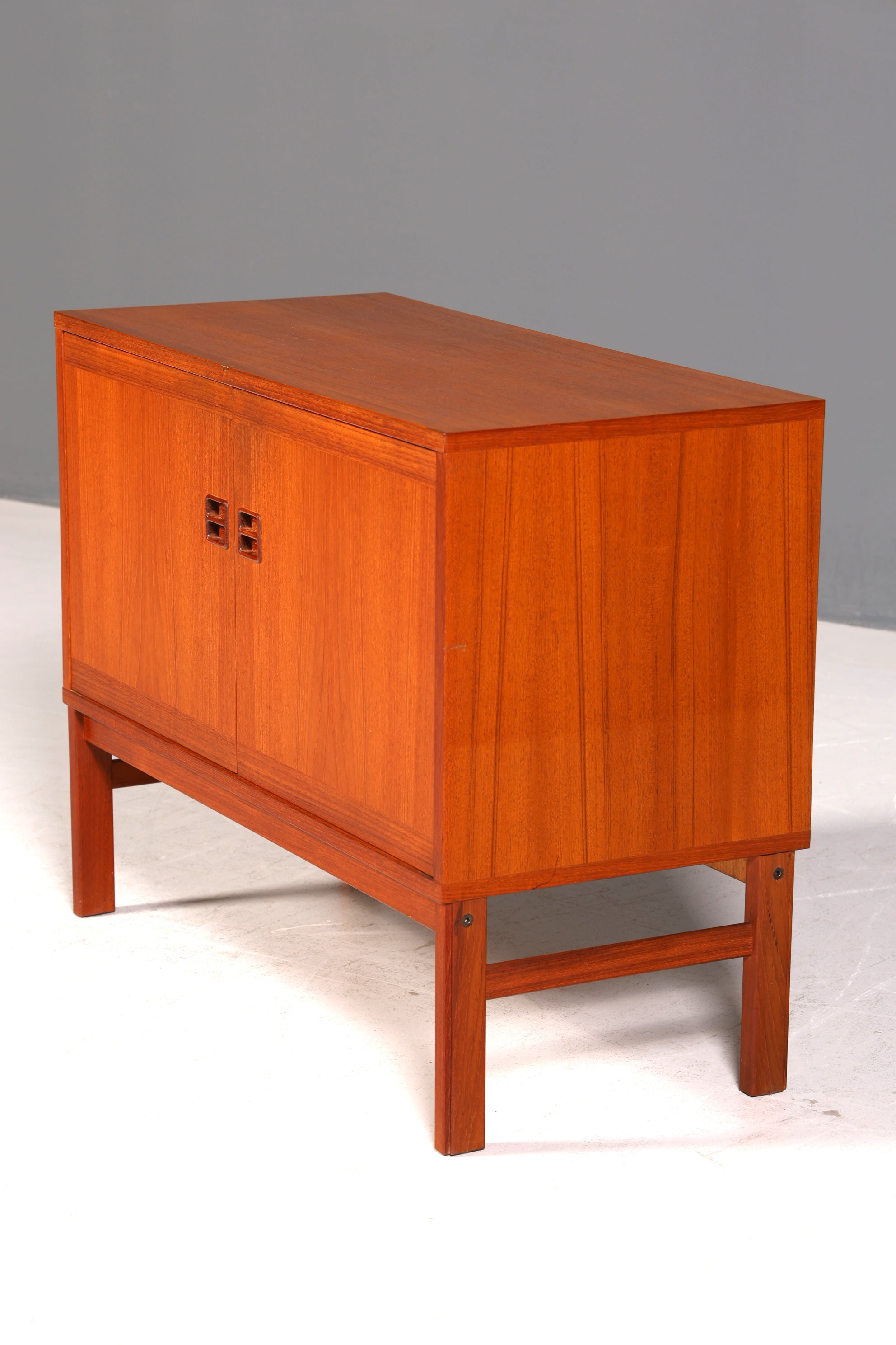 Wunderschöne Mid Century Kommode Vintage Schrank Retro Flurkommode 60s Sideboard Designklassiker
