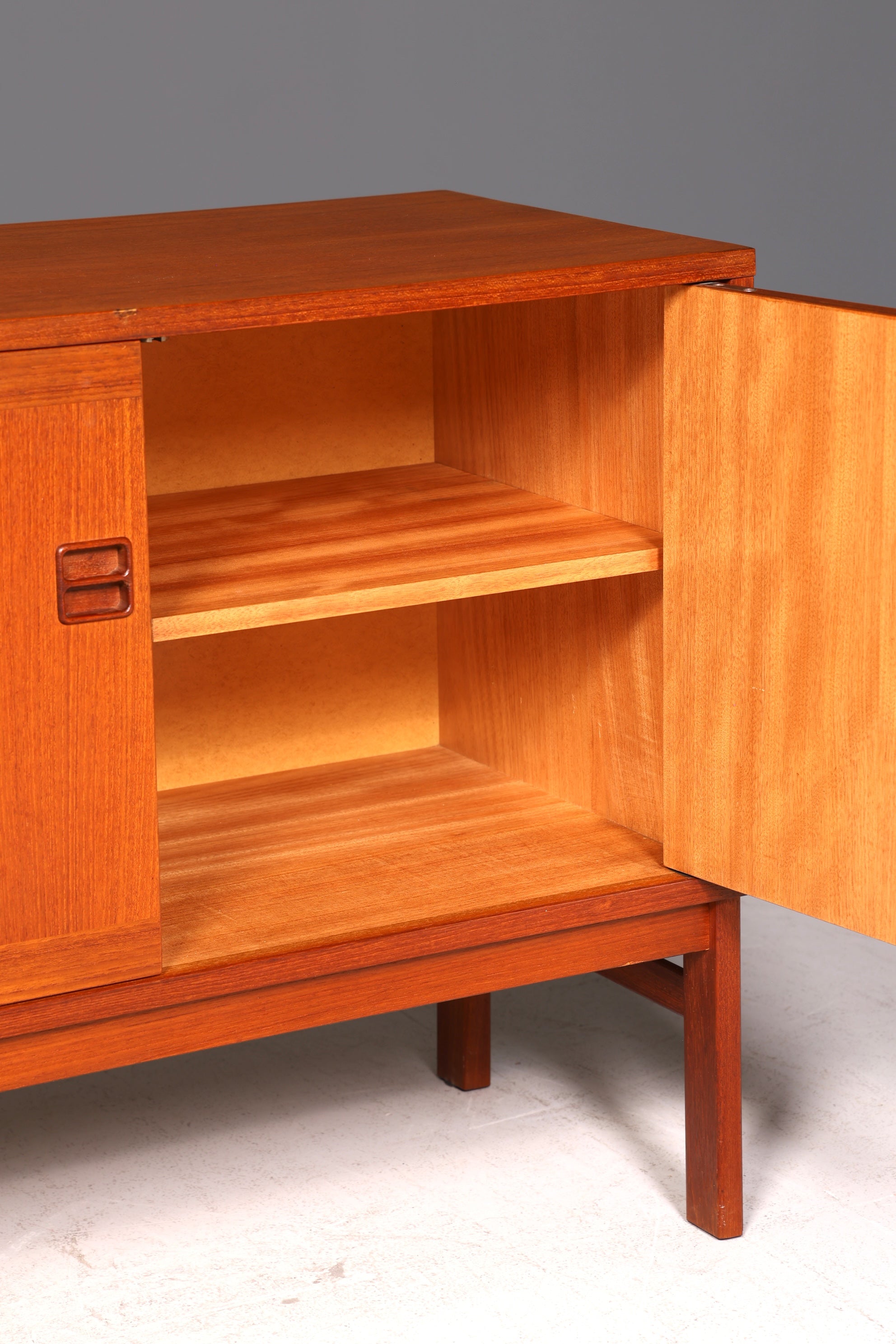 Wunderschöne Mid Century Kommode Vintage Schrank Retro Flurkommode 60s Sideboard Designklassiker