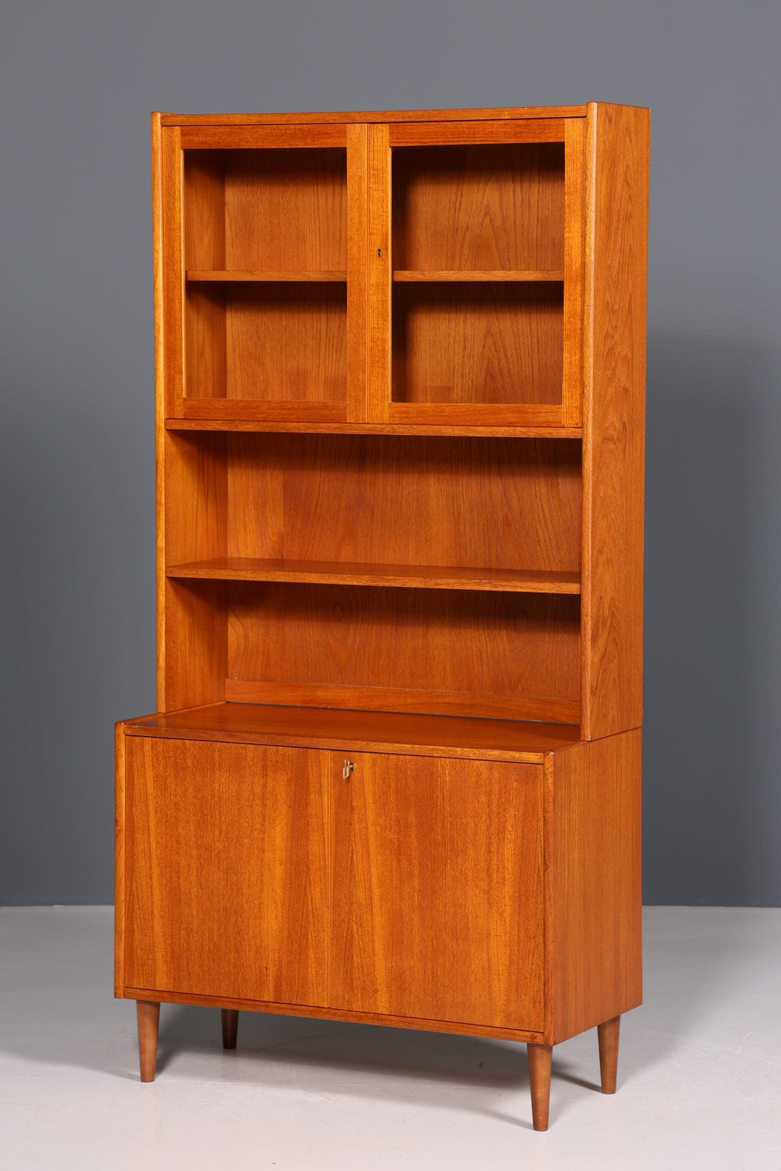 Stilvolles Mid Century Regal Danish Design Teak Holz Schrank Vitrine Retro Kommode Vintage Bücherregal 60er Jahre