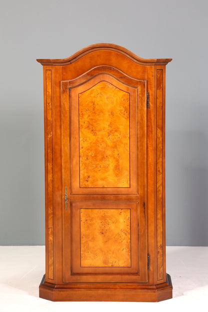 Traumhafter Original Selva Schrank Antik Stil massiv Holz Dielenschrank Kleiderschrank Wäscheschrank
