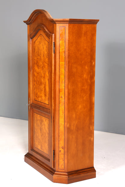 Traumhafter Original Selva Schrank Antik Stil massiv Holz Dielenschrank Kleiderschrank Wäscheschrank
