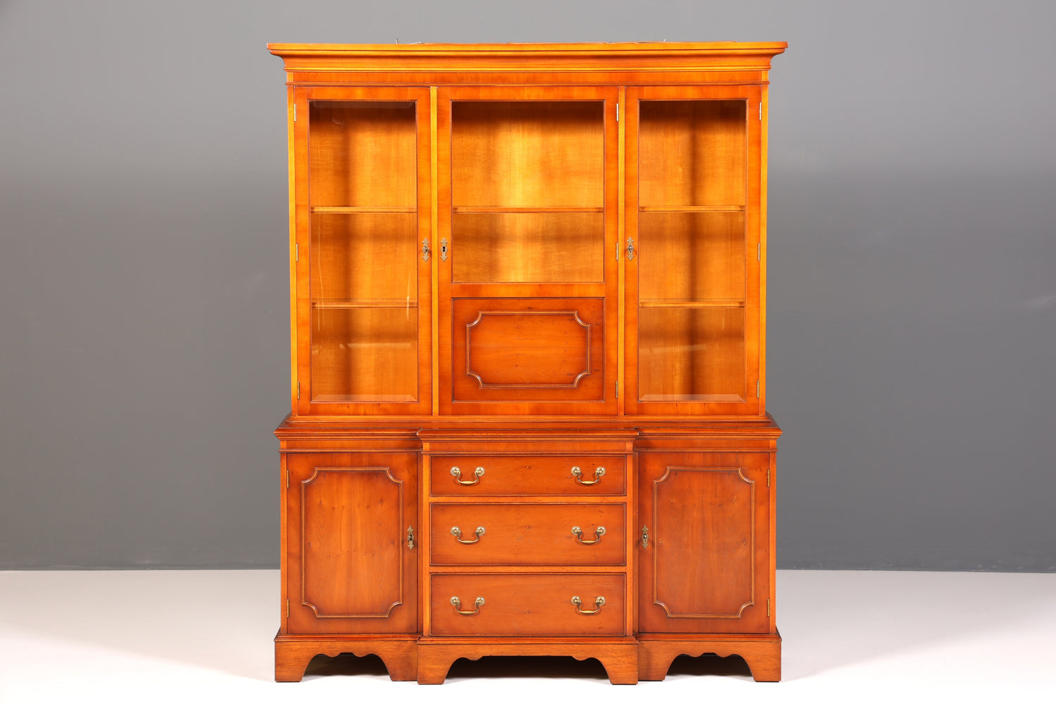 Wunderschöne Englische Vitrine Bücherschrank Buffet Antik Stil Englisch Eibe Glasvitrine Bibliothek