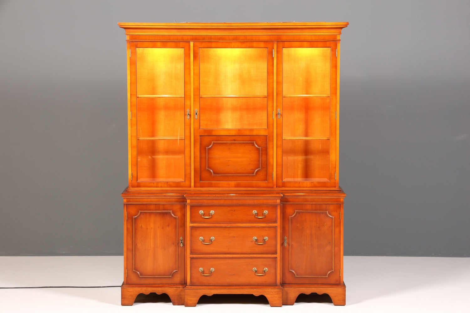 Wunderschöne Englische Vitrine Bücherschrank Buffet Antik Stil Englisch Eibe Glasvitrine Bibliothek