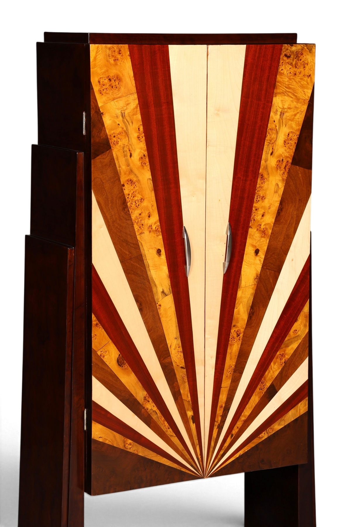 Hauptstadt Möblerei Art Deco Highboard Sun aus massivem Echtholz mit markantem strahlenförmigem Furniermuster