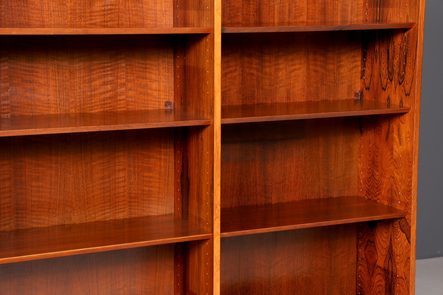 Stunning XXL Original Hundevad Mid-Century shelving unit in rosewood, Danish Design, Made in Denmark, vintage 1960s bookcase