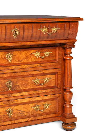 Hauptstadt Möblerei Gründerzeit Kommode im Louis Philippe Stil aus massivem Holz mit Messingbeschlägen um 1890