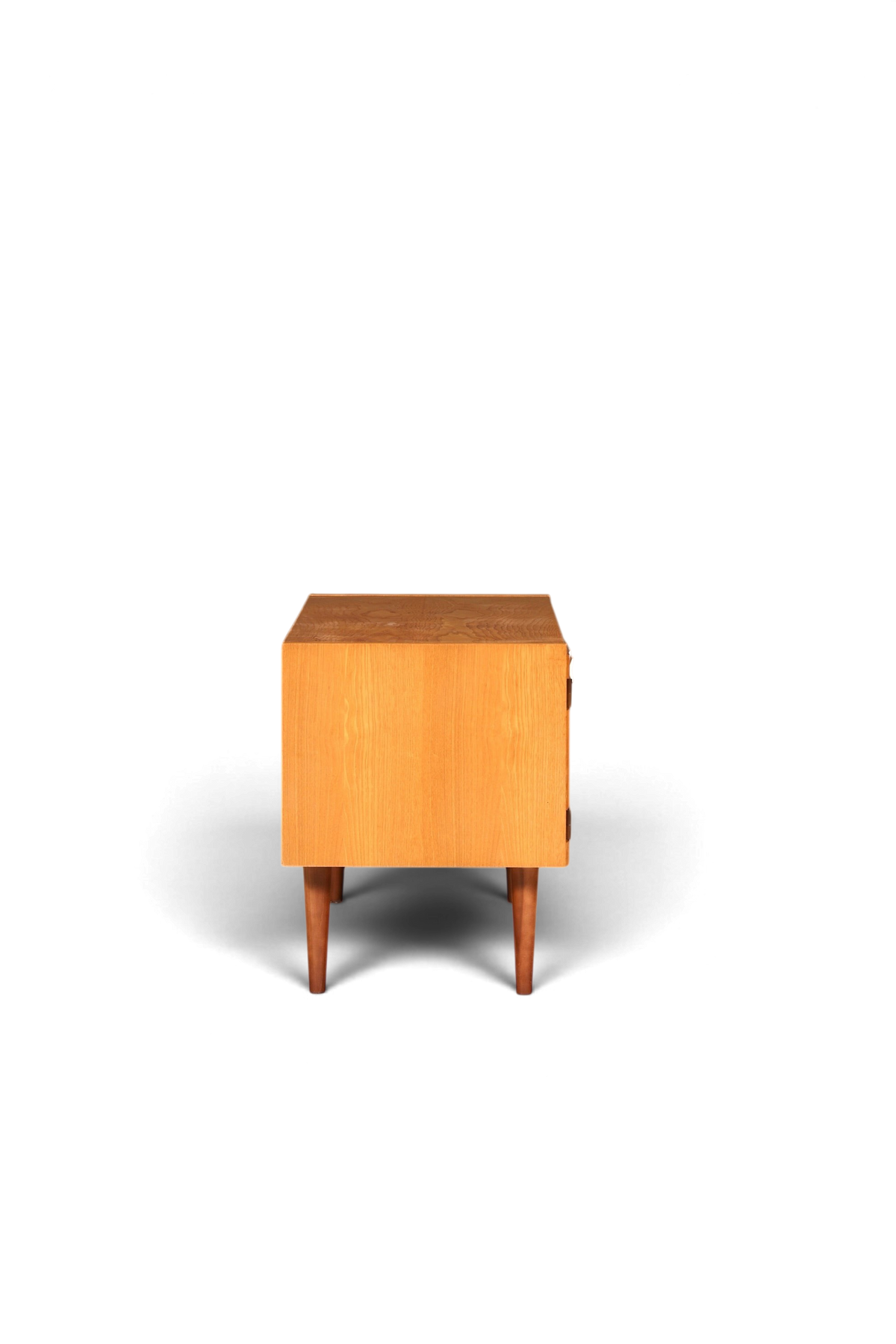 Hauptstadt Möblerei Hellerau Modell 427 Mid Century Kommode aus hellem Echtholz in Seitenansicht