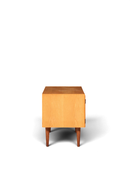 Hauptstadt Möblerei Hellerau Modell 427 Mid Century Kommode aus Holz in Seitenansicht