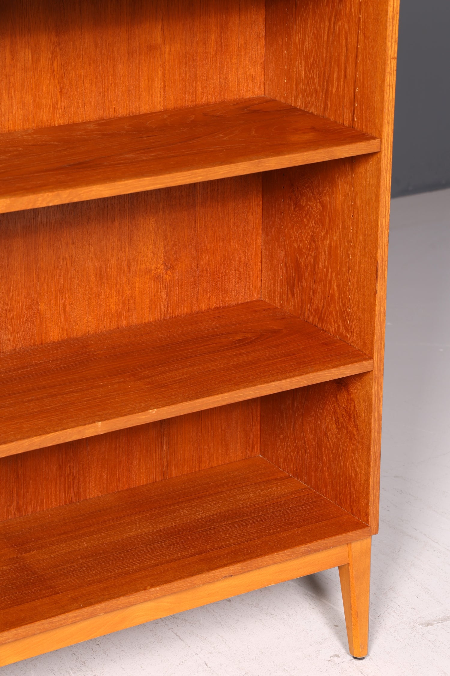 Schlichtes Mid Century Regal Vintage Bücherregal Schrank Buchablage 60s Bookshelf Designklassiker