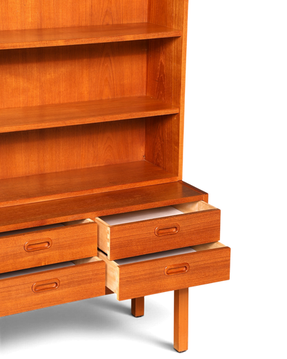 Hauptstadt Möblerei Mid Century Regal im Danish Design aus Holz mit offenen Fächern und Schubladen