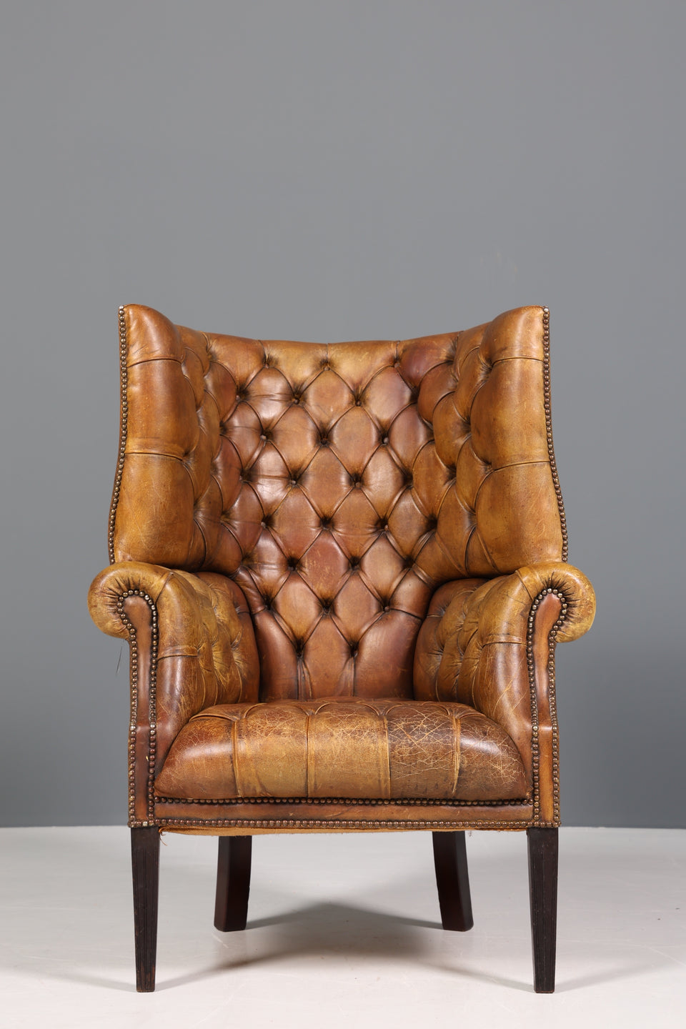 Original Chesterfield echt Leder Sessel Vintage Wing Chair Ohrenbacken Armlehnsessel Barrel Chair Antik