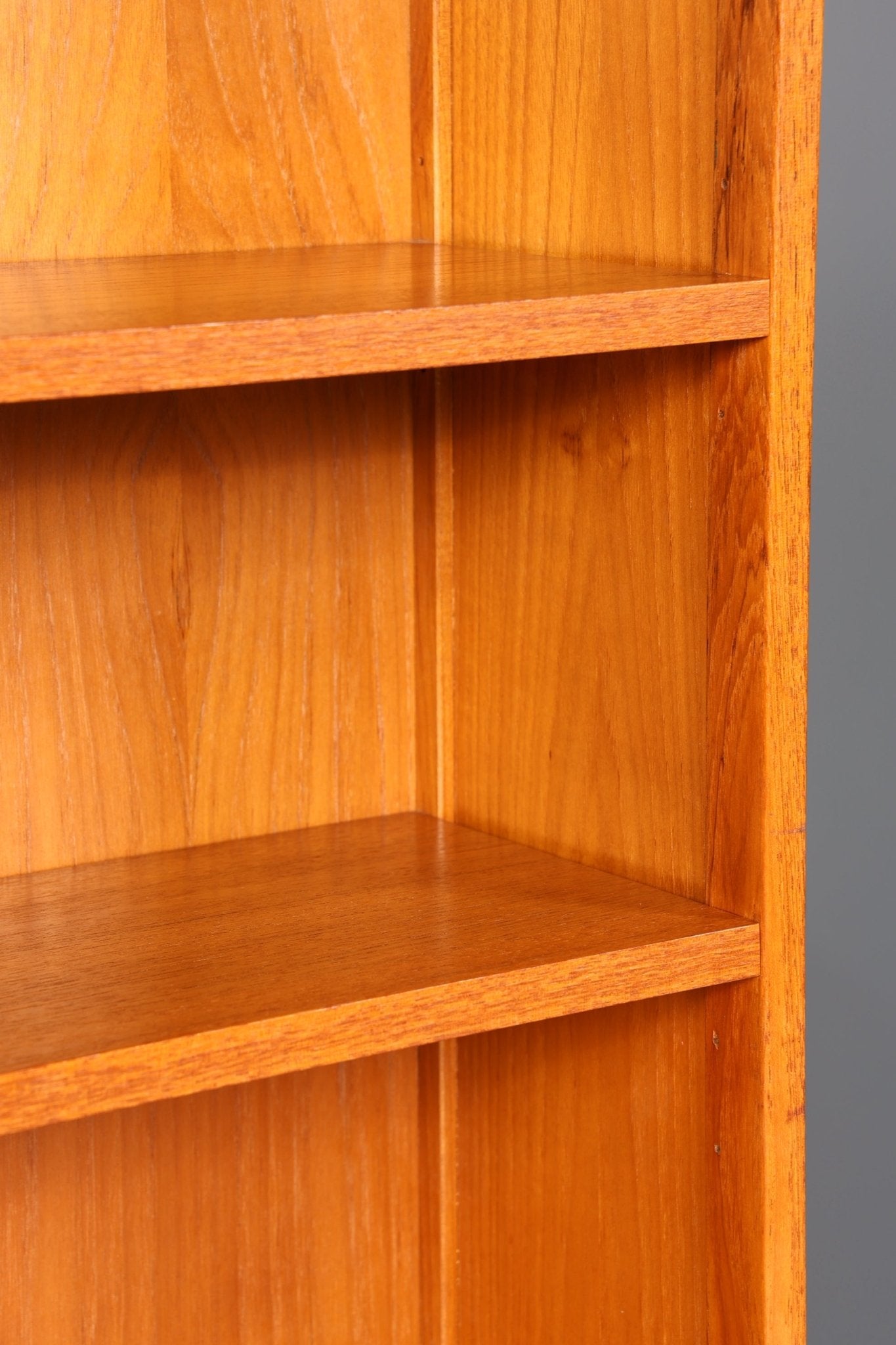 Schlichtes Mid Century Bücherregal Danish Design Schrank Retro Kommode Schiebetür Regal Vintage 1 von 2