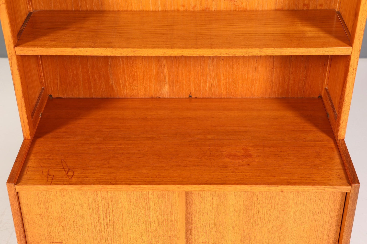 Schlichtes Mid Century Bücherregal Danish Design Schrank Retro Kommode Schiebetür Regal Vintage 1 von 2