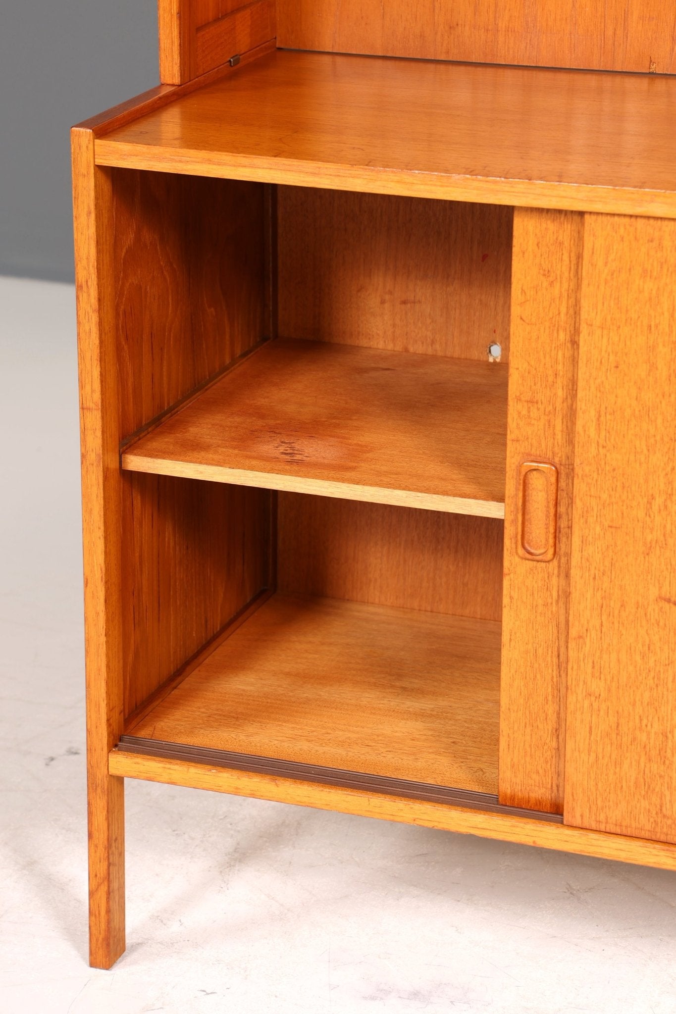 Schlichtes Mid Century Bücherregal Danish Design Schrank Retro Kommode Schiebetür Regal Vintage 2 von 2