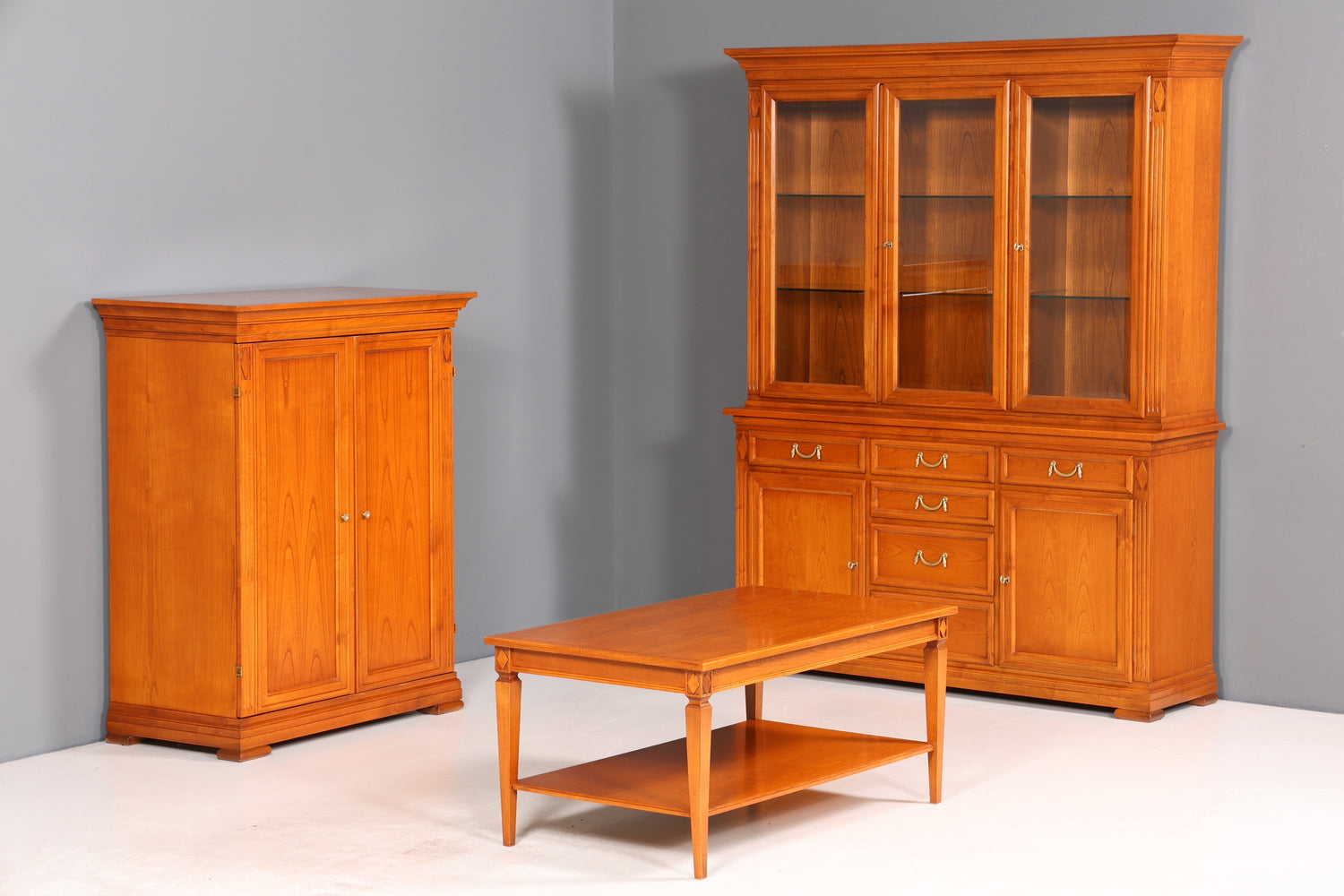 Stilvoller Original Selva Couchtisch Villa Borghese massiv Holz Tisch Wohnzimmertisch