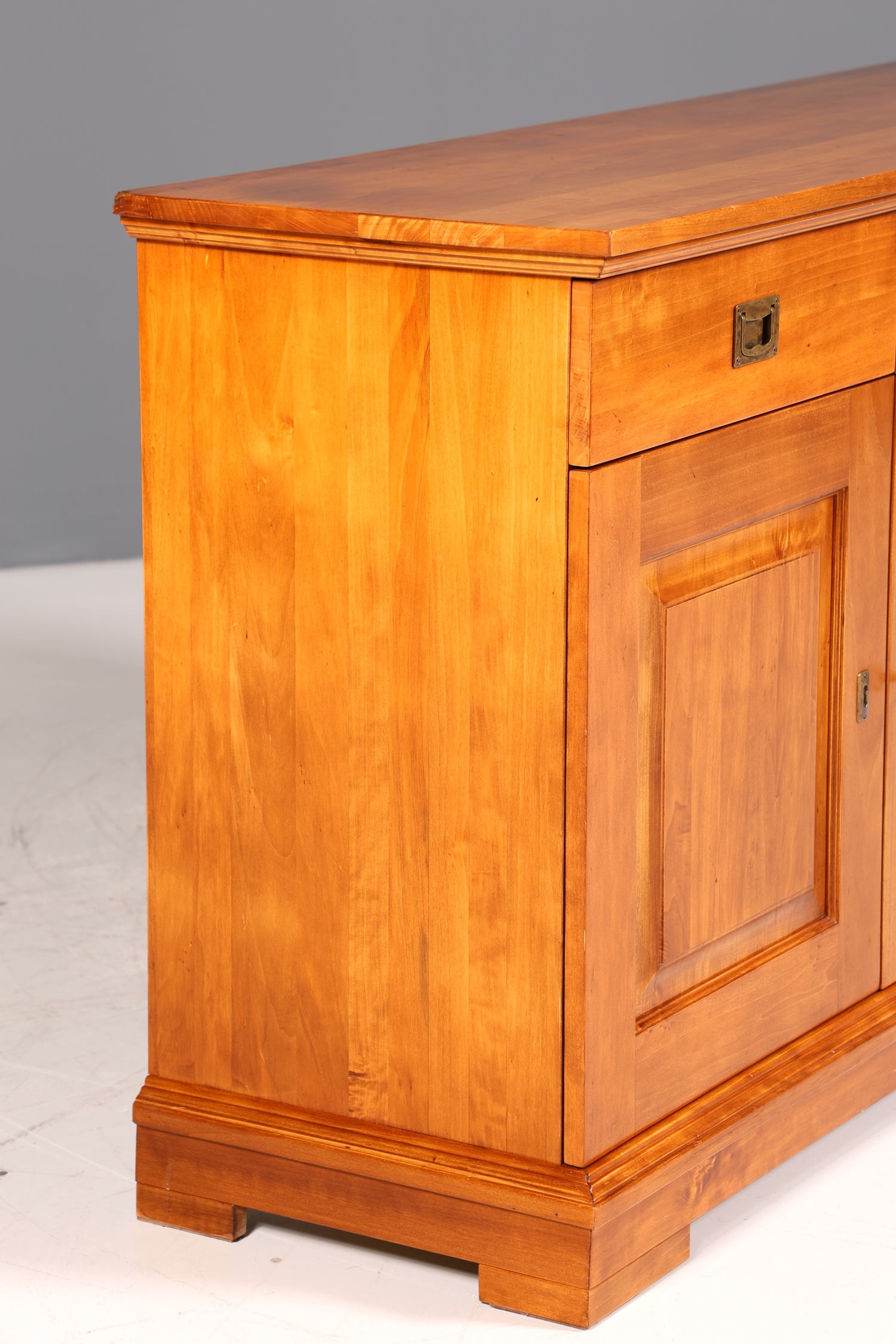 Wunderschönes Sideboard im Maritimen Stil Anrichte Englisch Schrank Kirschholz Kommode Landhausstil