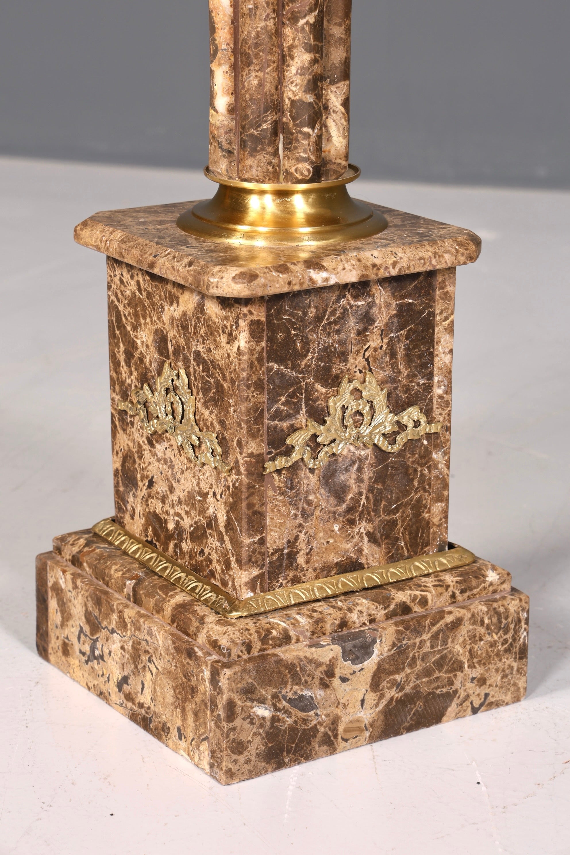 Traumhafte Barock Stil Säule Marmor Louis XV Blumensäule Naturstein Sockel Ablage