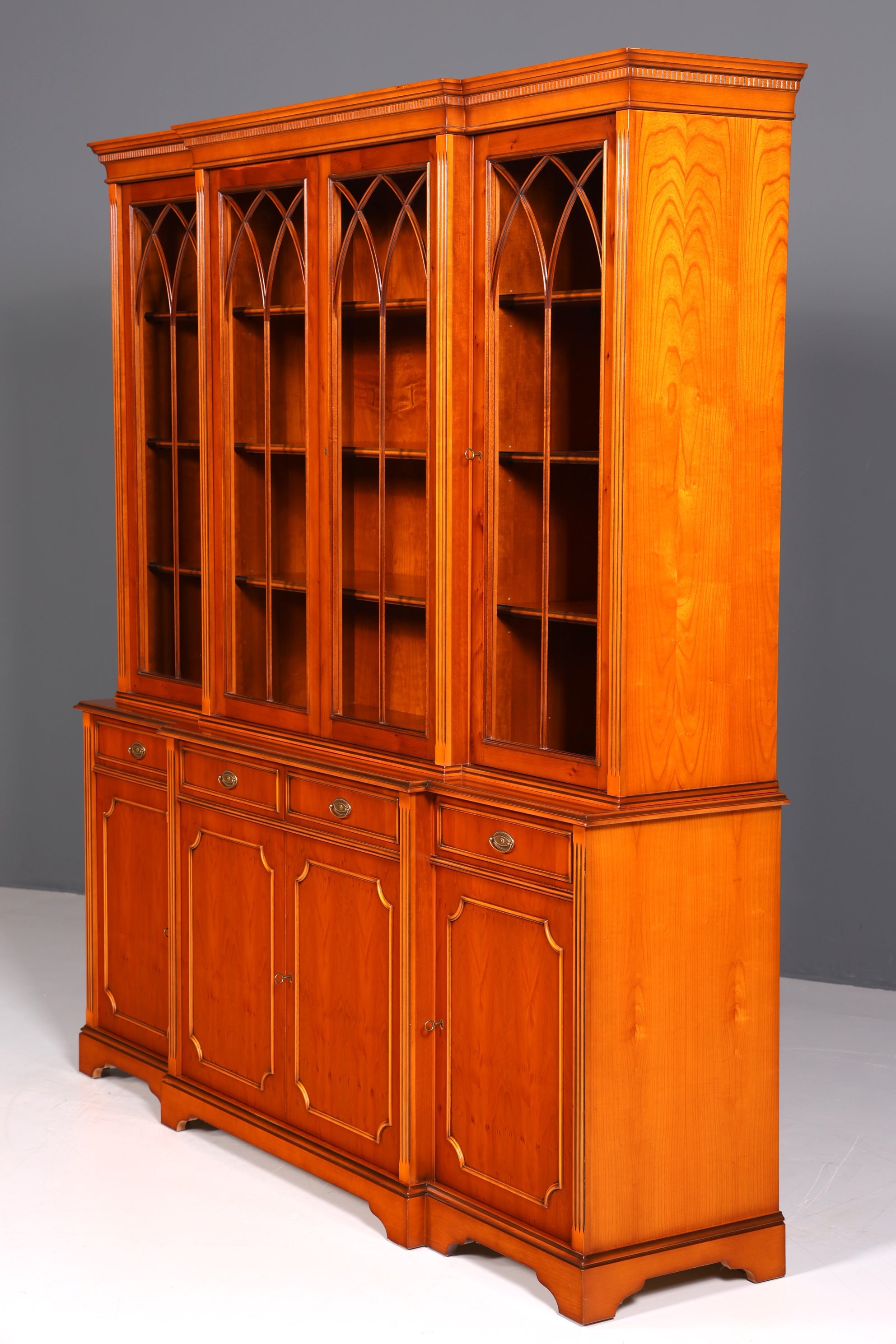 Wunderschöne Englische Vitrine Bücherschrank Buffet Antik Stil Englisch Eibe Glasvitrine Bibliothek