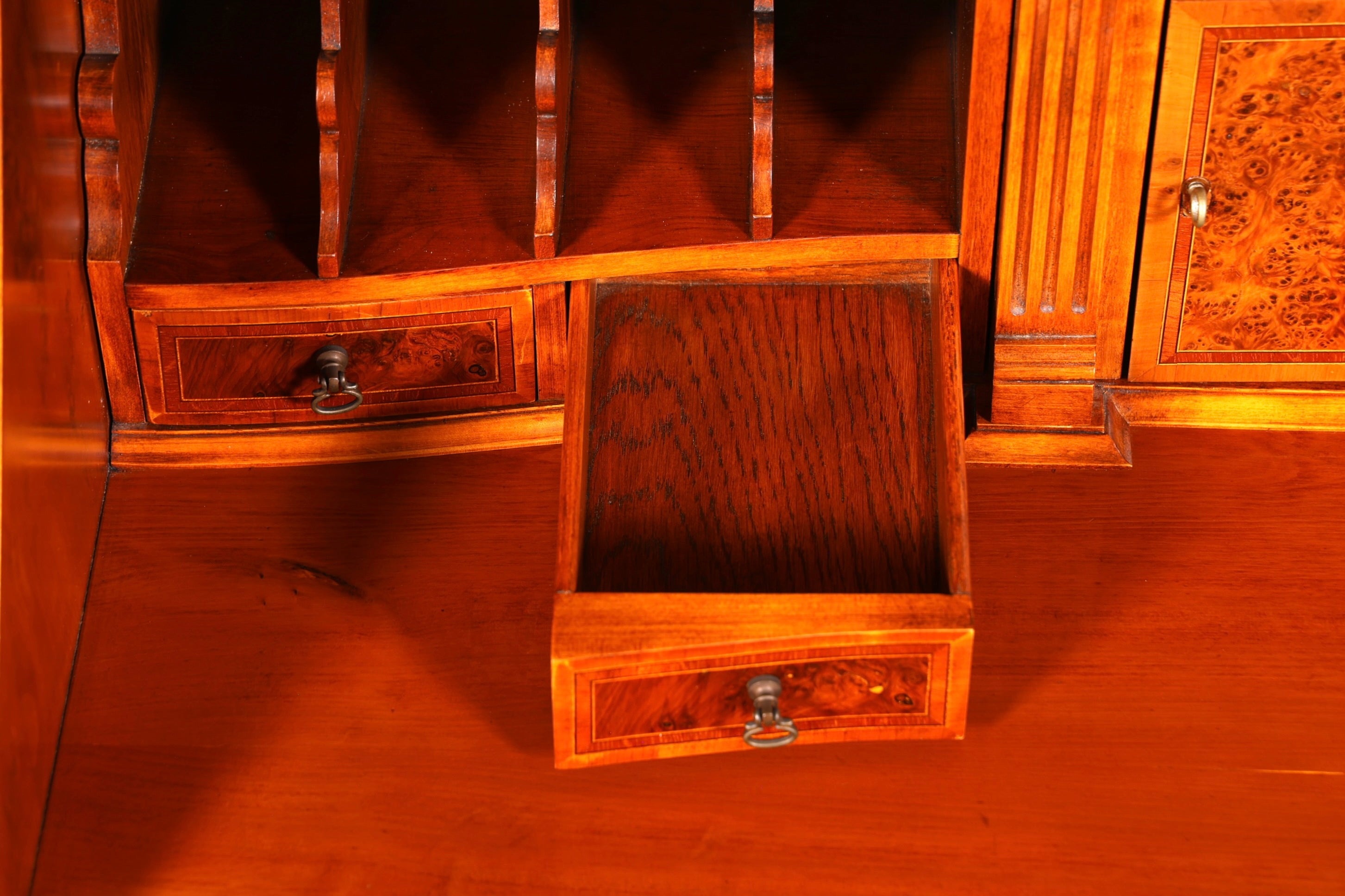 Stilvoller Englischer Sekretär Original Wade Büro Aufsatzsekretär Antik 60s Vitrinen Schrank UK