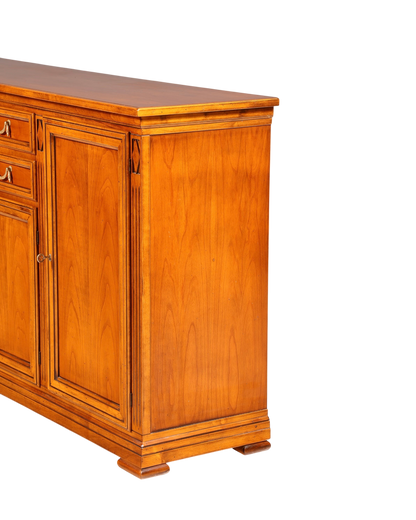 Hauptstadt Möblerei Selva Sideboard Villa Borghese aus massivem Holz im antiken Stil mit dekorativen Details
