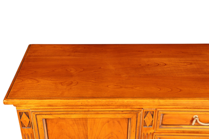 Hauptstadt Möblerei Selva Sideboard Villa Borghese aus massivem Holz mit antiker Maserung und dekorativen Details