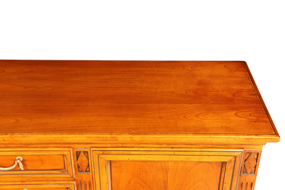 Hauptstadt Möblerei Selva Sideboard Villa Borghese aus massivem Holz im antiken Stil mit dekorativen Details