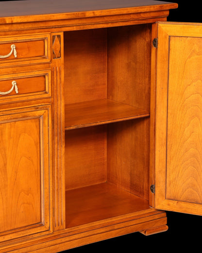 Hauptstadt Möblerei Selva Sideboard Villa Borghese aus Massivholz mit offener Schranktür und Einlegeboden