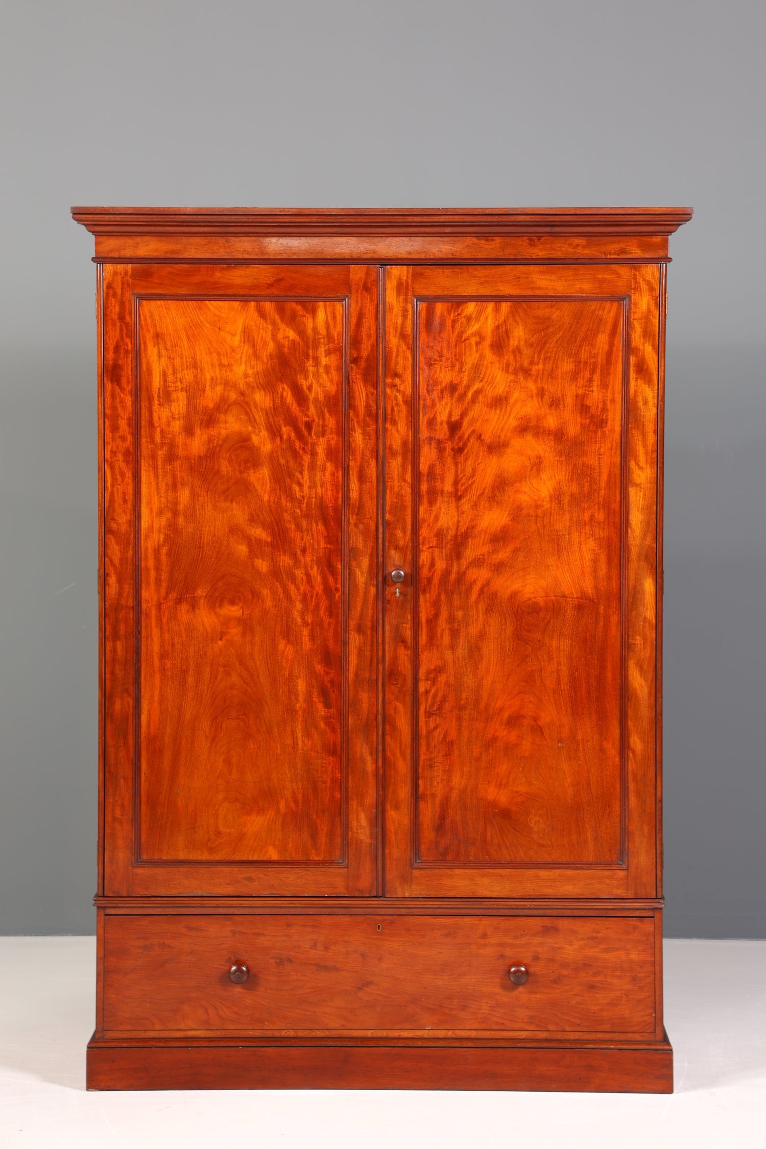 Wunderschöner Original Biedermeier Kleiderschrank um 1880 Antiker Schrank Dielenschrank Wäscheschrank