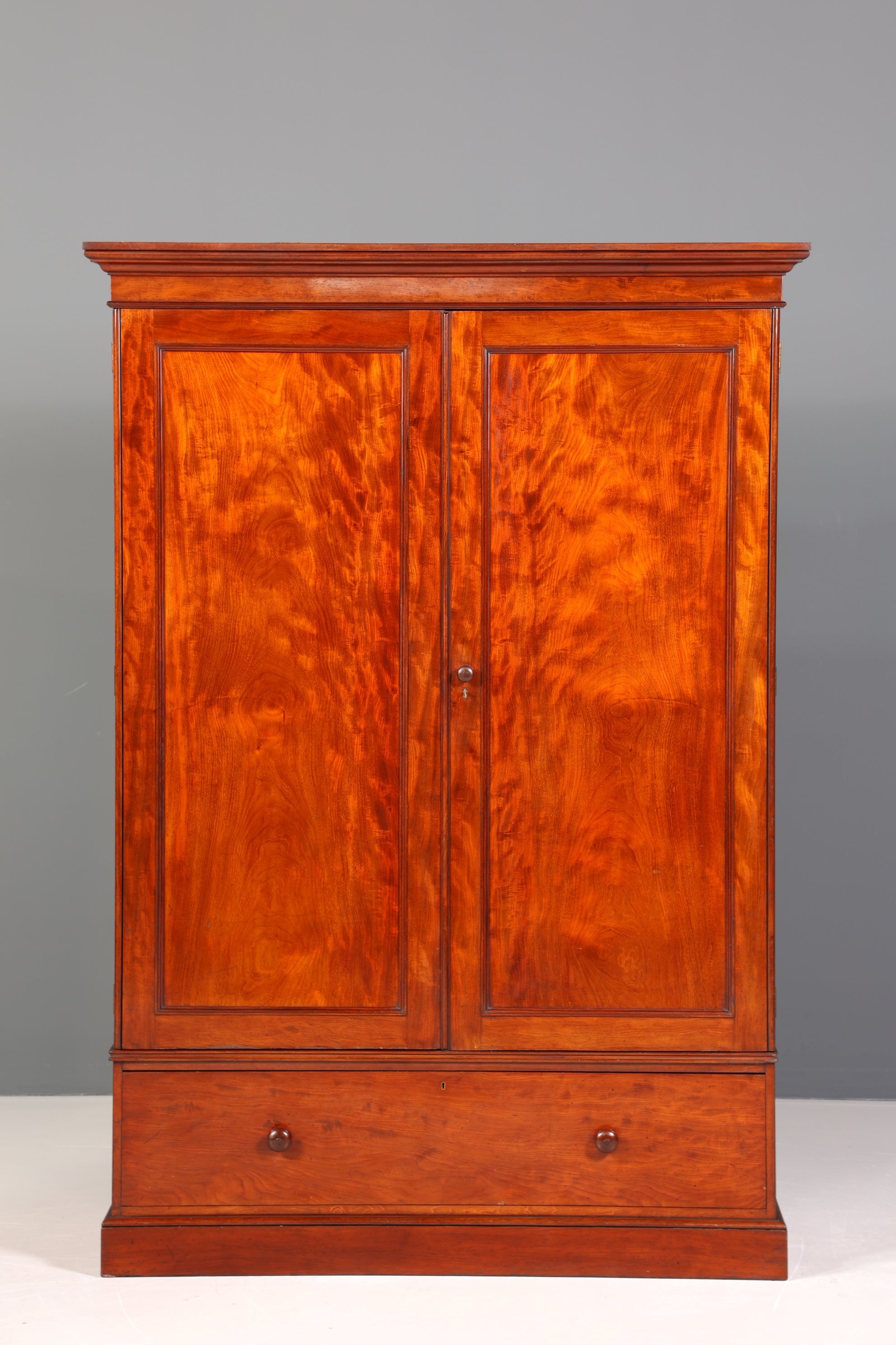 Wunderschöner Original Biedermeier Kleiderschrank um 1880 Antiker Schrank Dielenschrank Wäscheschrank