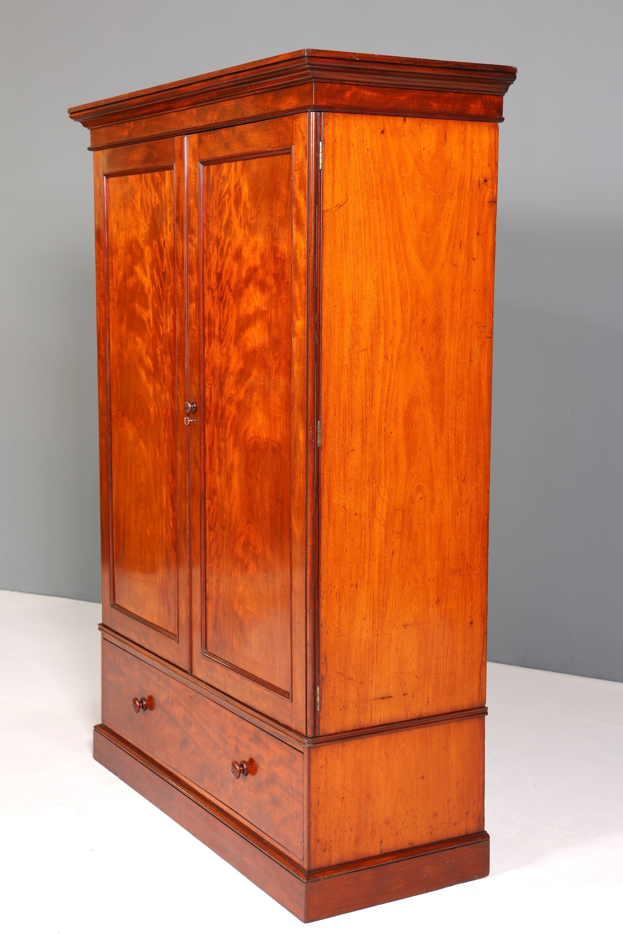Wunderschöner Original Biedermeier Kleiderschrank um 1880 Antiker Schrank Dielenschrank Wäscheschrank