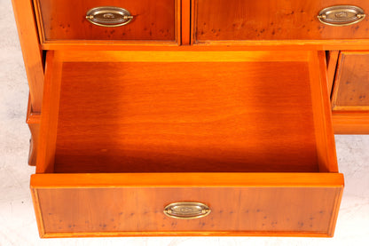 Wunderschöne Original Heldense Vitrine Englische Eibe Bücherschrank Antik Stil Glasvitrine
