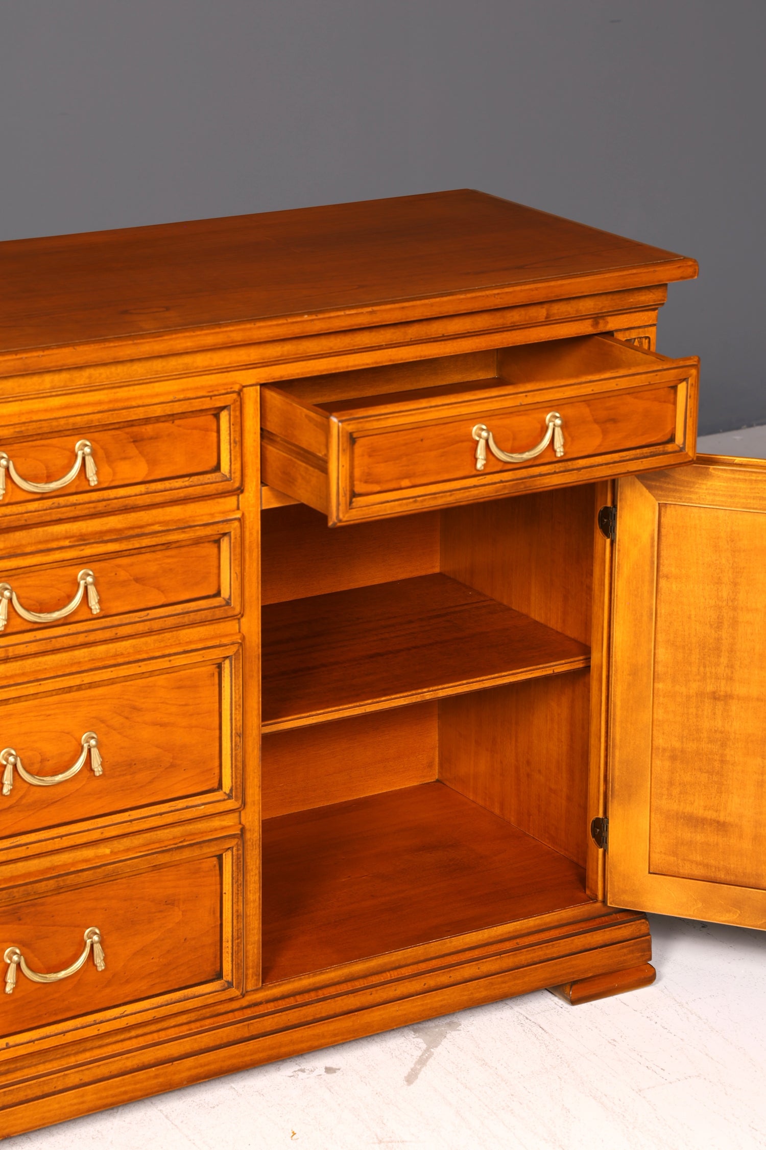 Wunderschönes Original Selva Sideboard Antik Stil Villa Borghese Schrank Kommode Buffet Anrichte