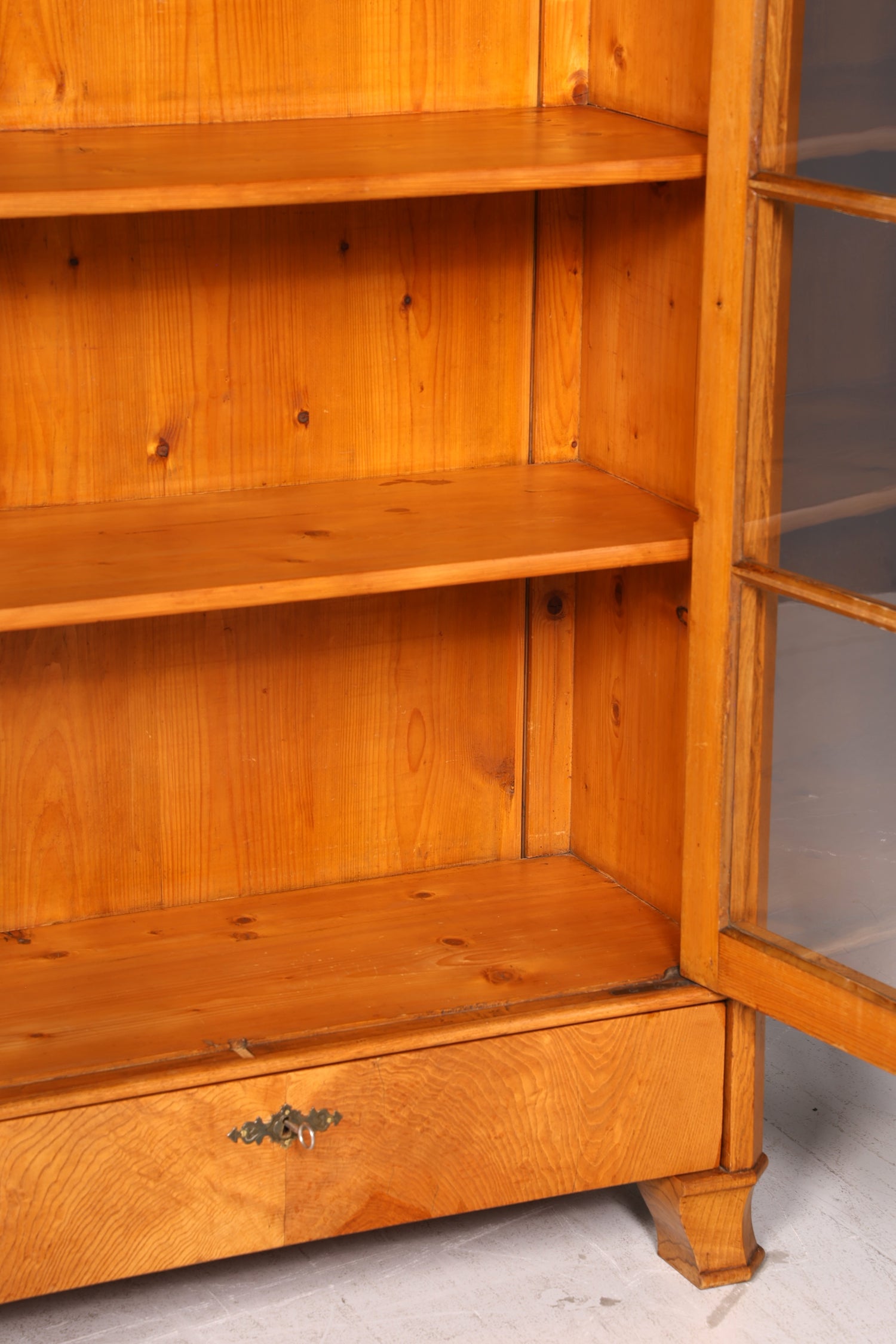 Wunderschöne Antik Vitrine Eiche Geschirrschrank Biedermeier Weichholz Glasvitrine Bücherregal Landhaus Regal