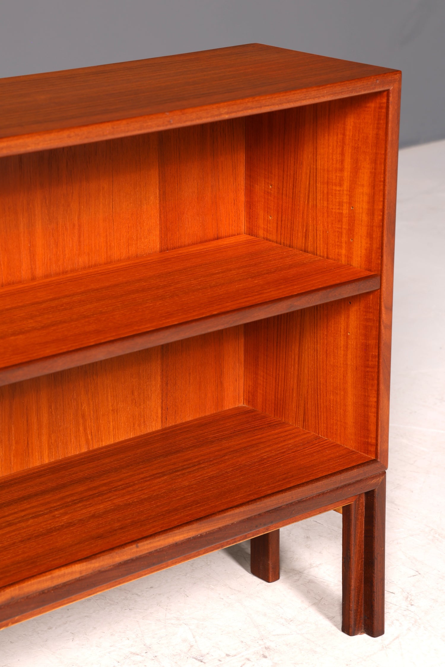 G433 Finish Wunderschönes Mid Century Regal Vintage Bücherregal 60er Jahre Holz Regal (Kopie 2)