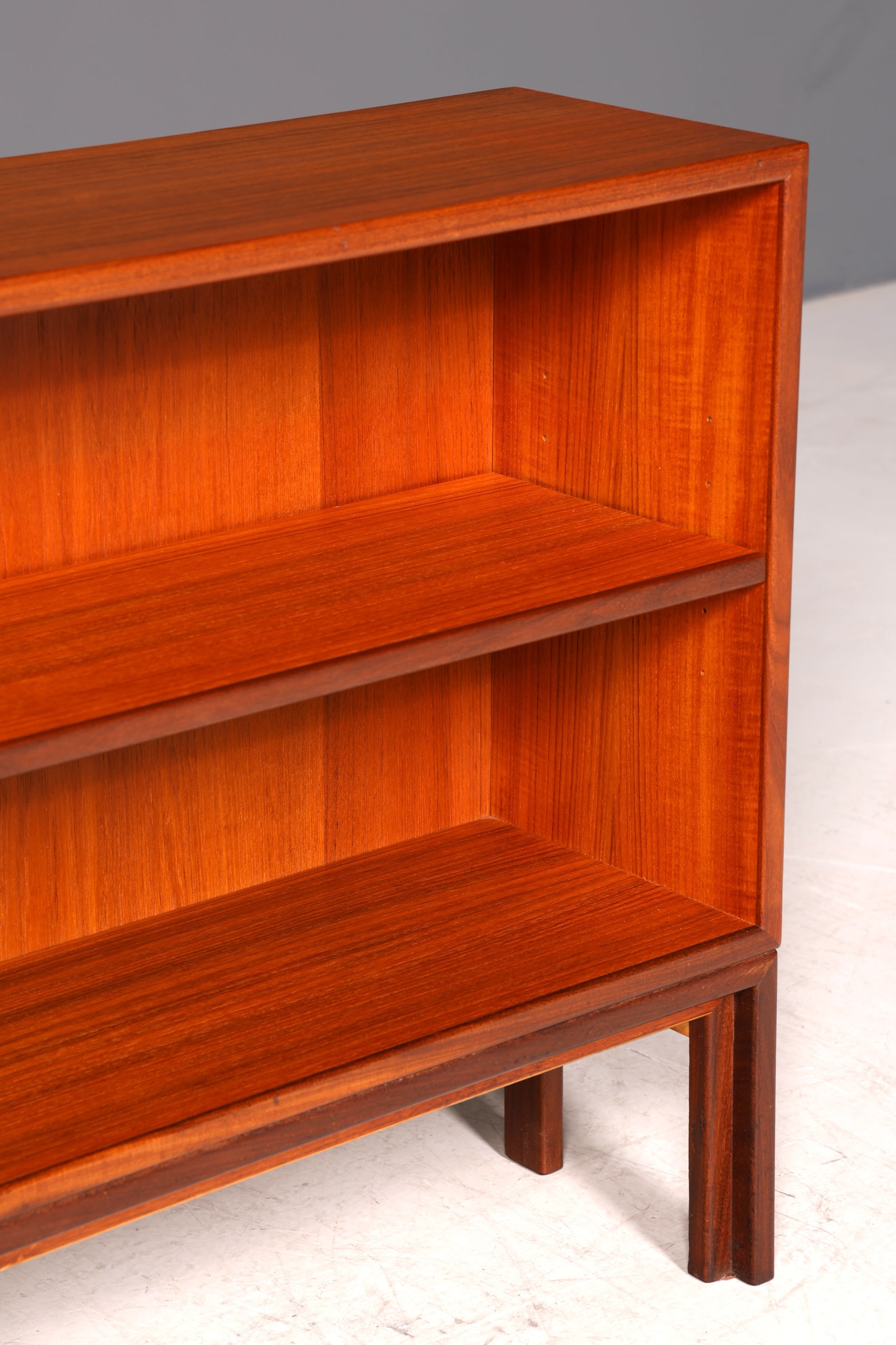 G433 Finish Wunderschönes Mid Century Regal Vintage Bücherregal 60er Jahre Holz Regal (Kopie 2)