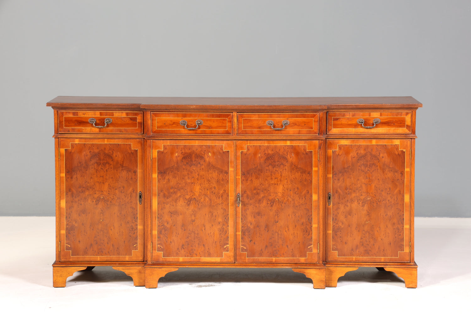 Wunderschönes Englisches Sideboard echt Holz Schrank Antik Stil Buffetschrank Kommode
