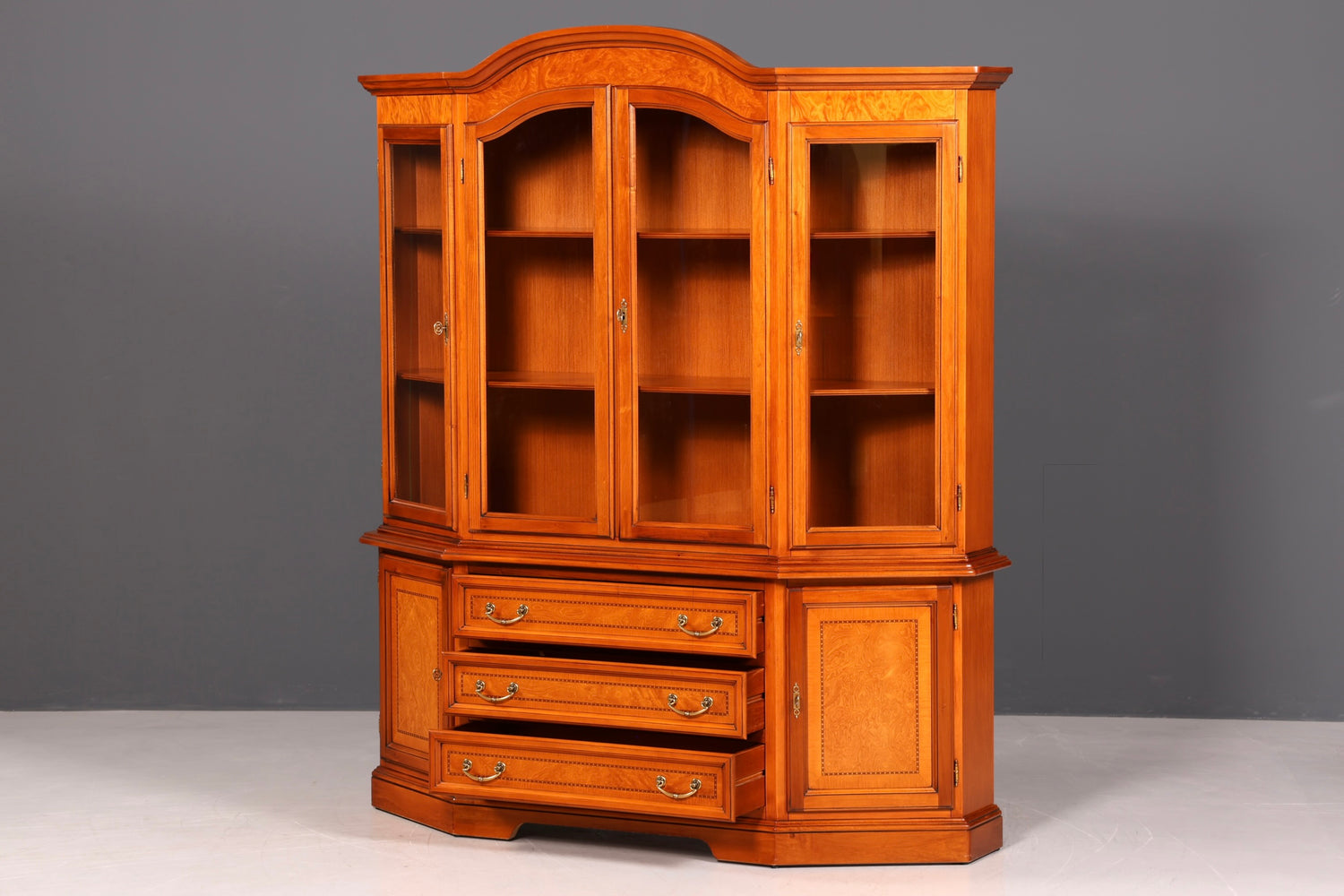 Traumhafte Original Selva Vitrine Antik Stil massiv Holz Buffet Schrank Bibliothek