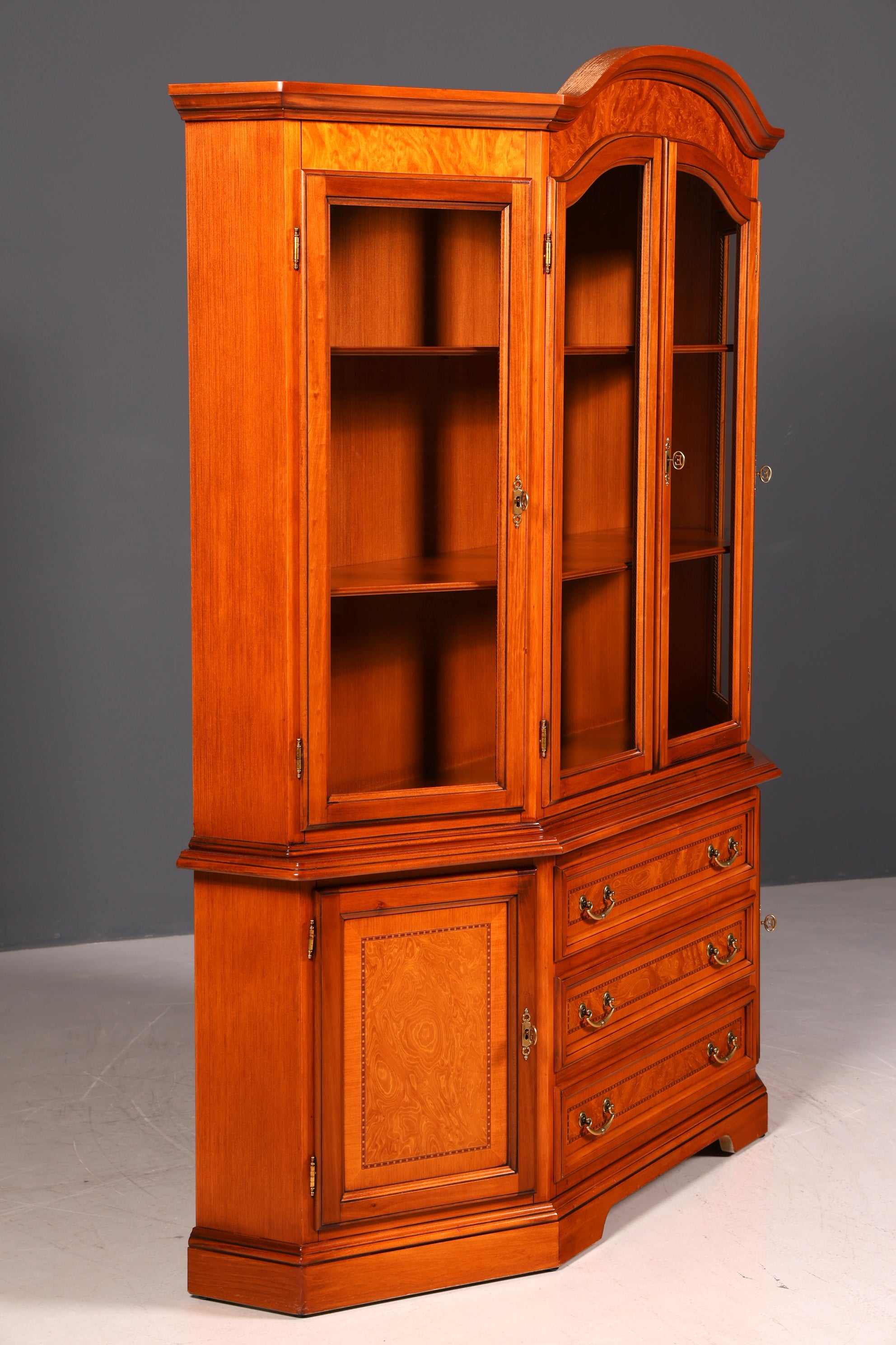 Traumhafte Original Selva Vitrine Antik Stil massiv Holz Buffet Schrank Bibliothek