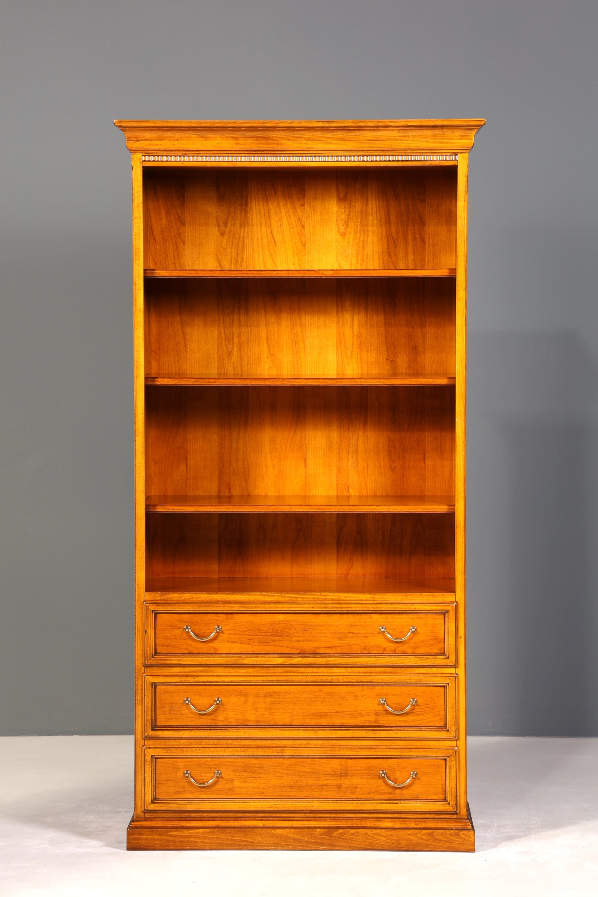 Traumhaftes Original Selva XXL Bücherregal Antik Stil massiv Holz Regal Schrank Kommode Bibliothek