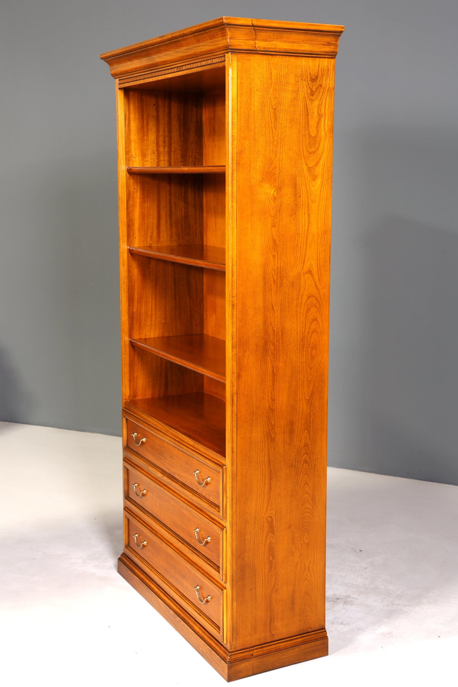 Traumhaftes Original Selva XXL Bücherregal Antik Stil massiv Holz Regal Schrank Kommode Bibliothek