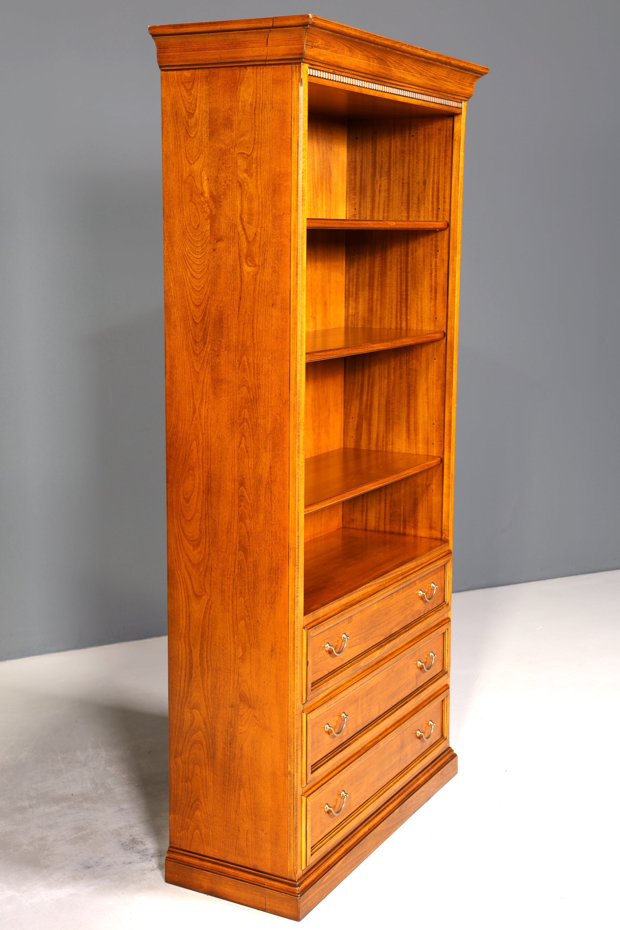 Traumhaftes Original Selva XXL Bücherregal Antik Stil massiv Holz Regal Schrank Kommode Bibliothek