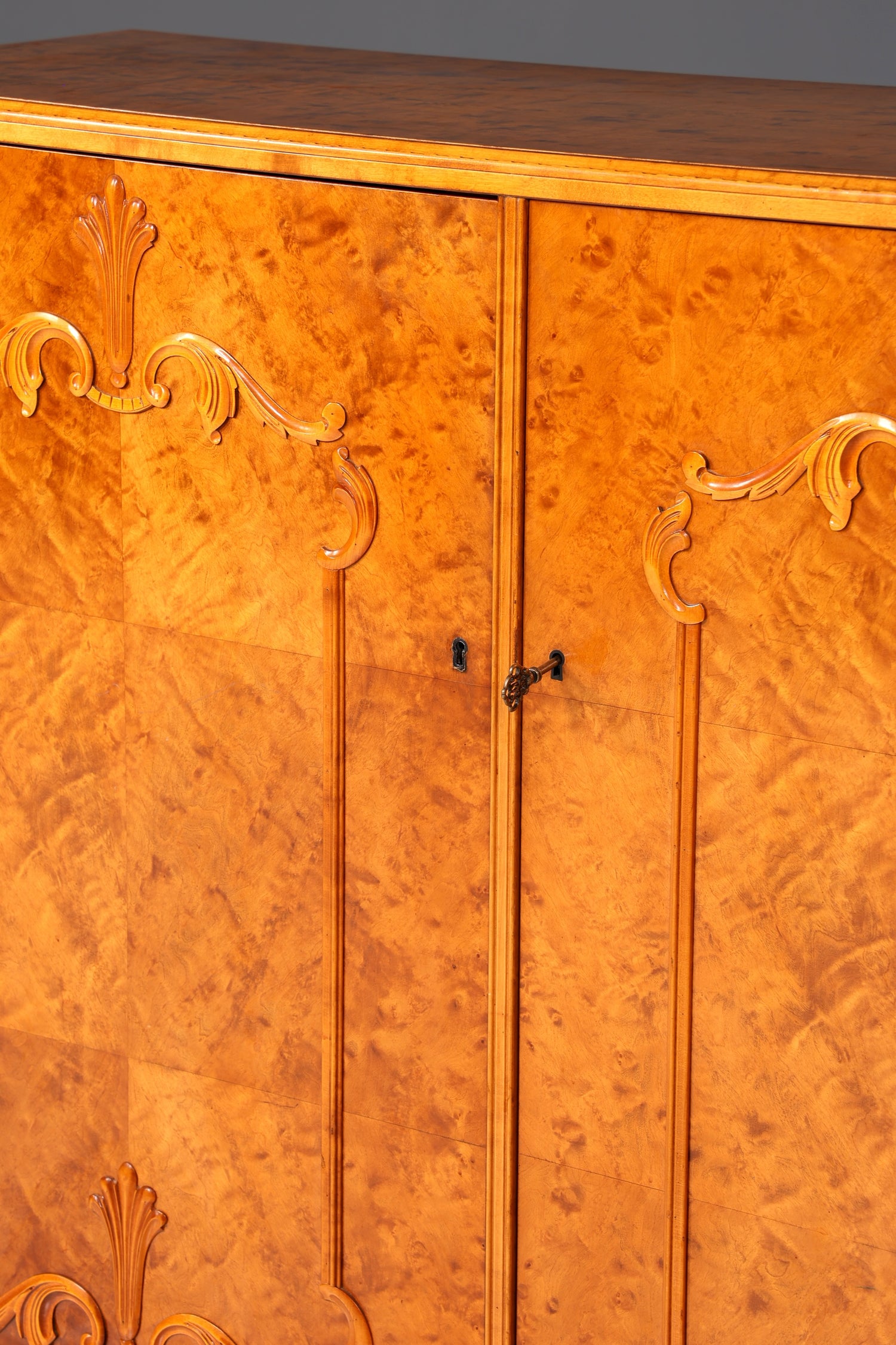 Stilvoller Original Art Deco Schrank Vertiko Sideboard um 1930 Highboard Kommode Aktenschrank Wäscheschrank